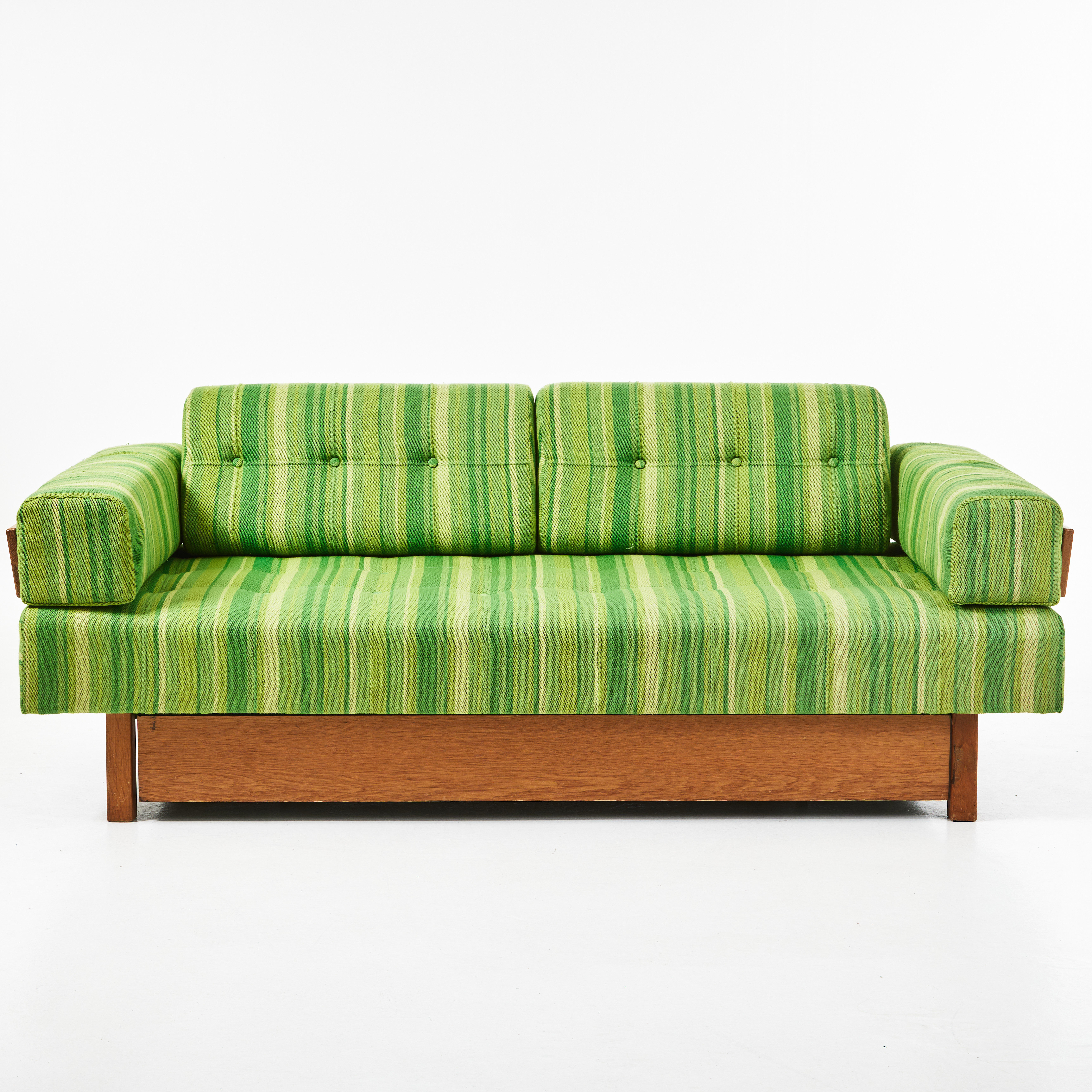 DAGBÄDD, Dux, 1970-tal. Stomme av ek och ekfaner, stoppad sits och rygg, fällbara armstöd.