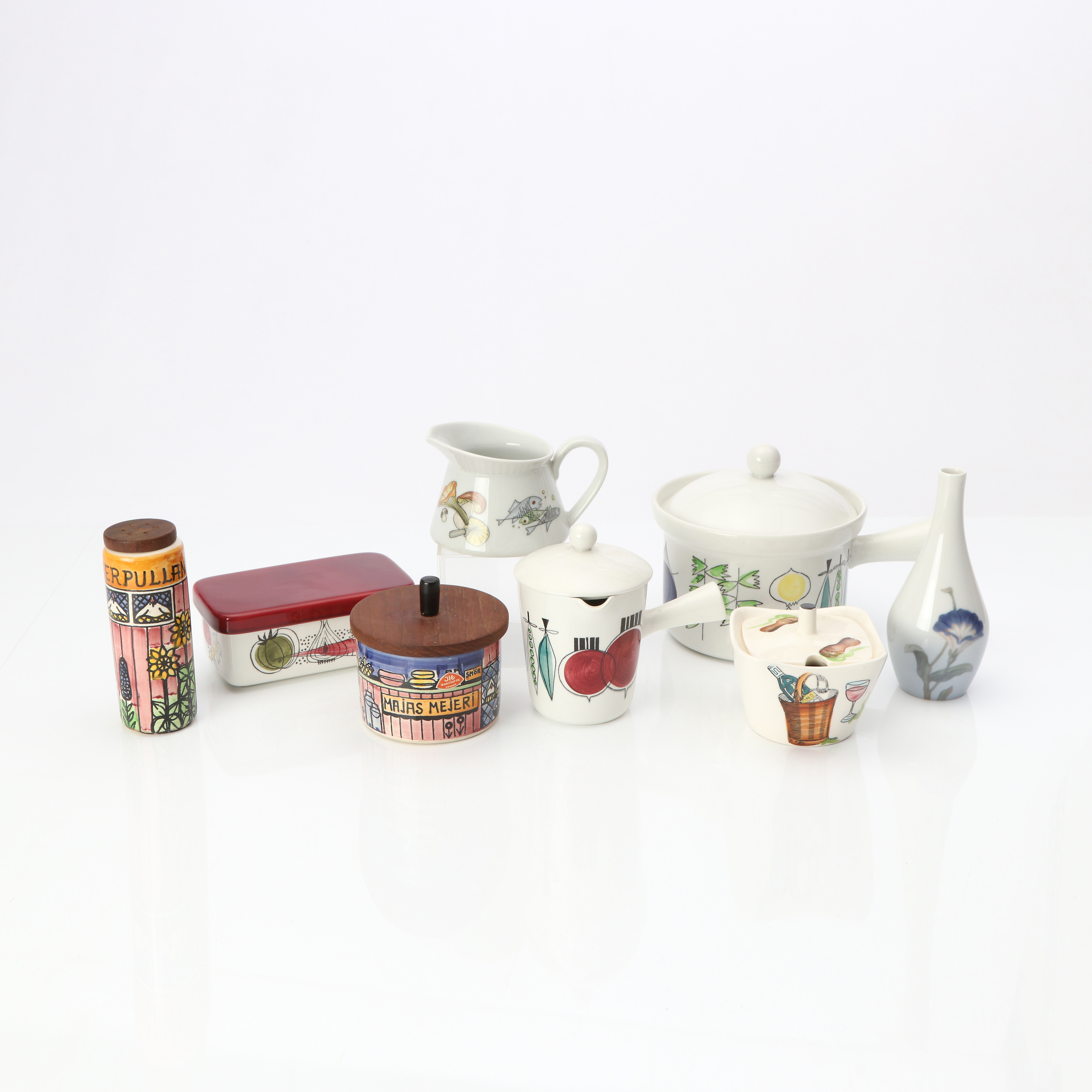 KERAMIK OCH PORSLIN, ÅTTA DELAR. Bl.a. "Picknick" och "Vår lilla stad".