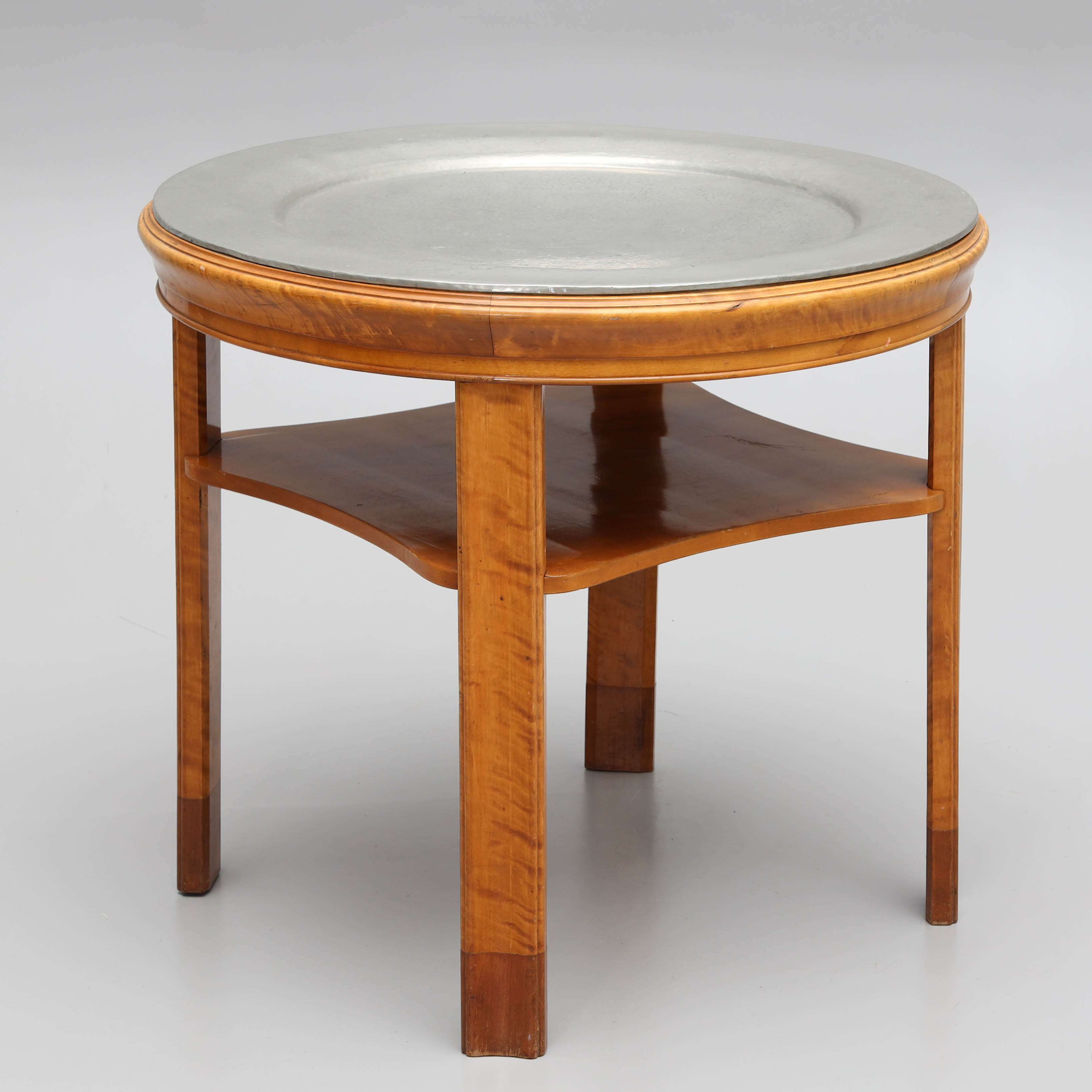 RÖKBORD, fanérad i björk, bricka i tenn, jugend, 1900-talets första del.