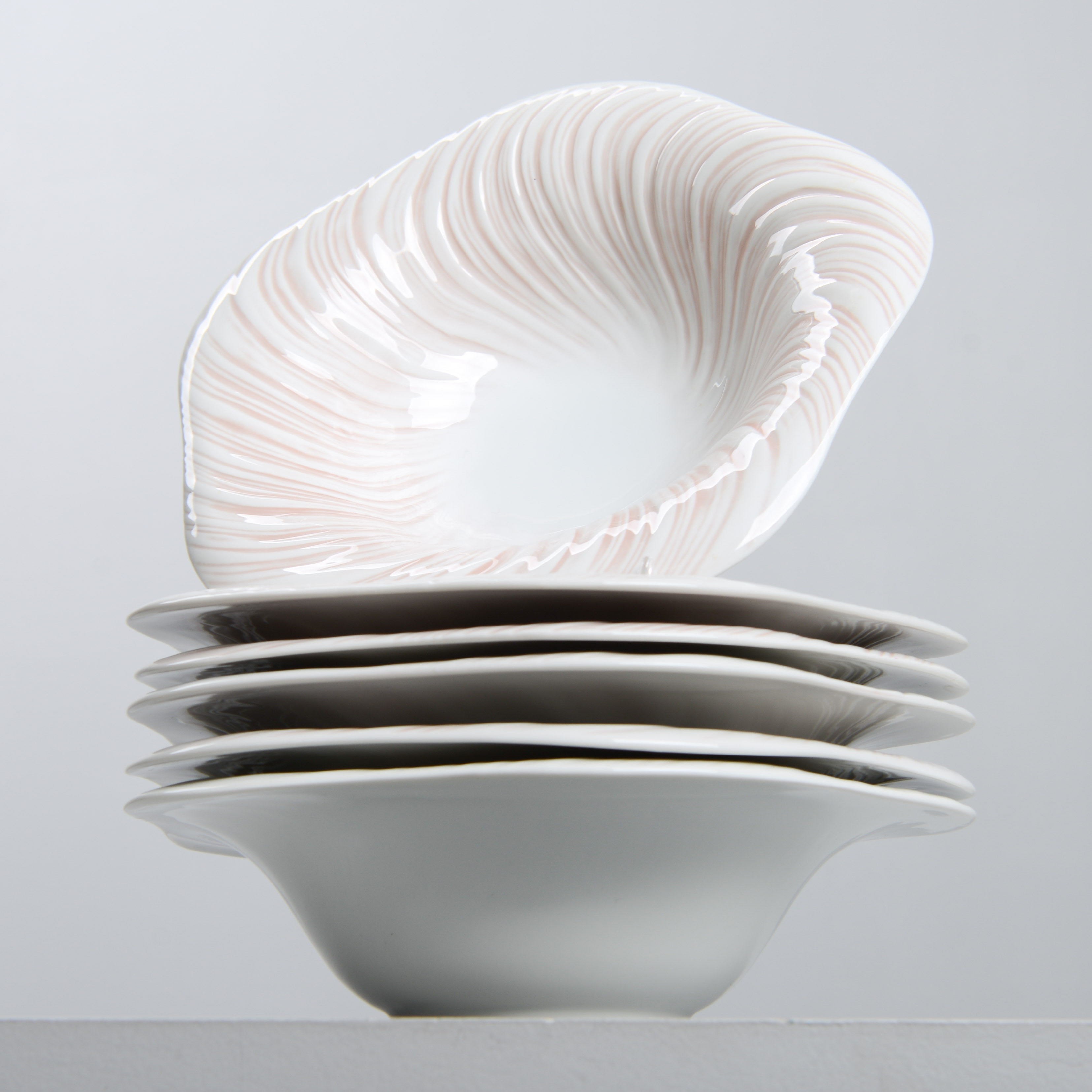 ARJE GRIEGST. Djupa tallrikar, 6 st, "Konkylie", modell 14173, Royal Copenhagen.