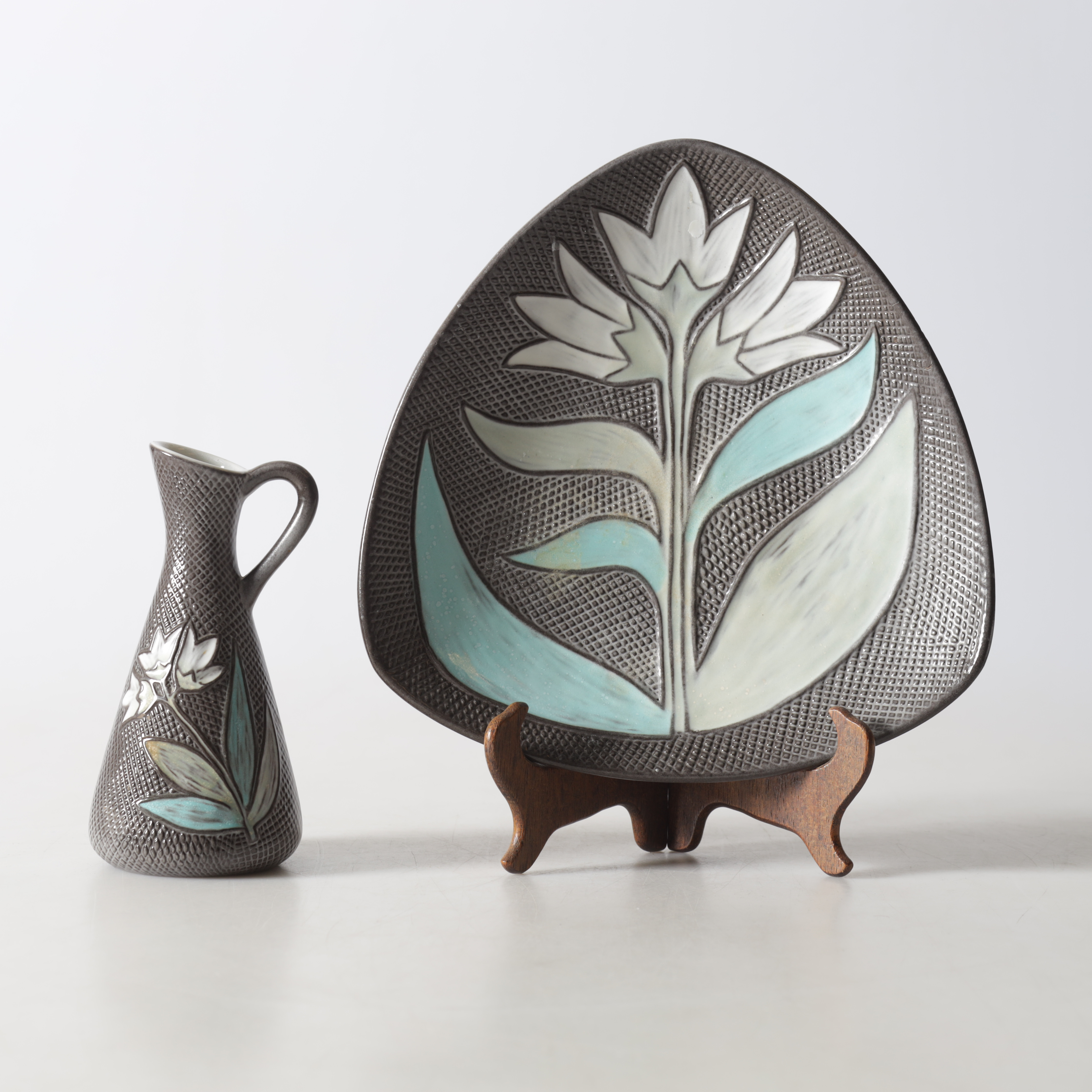 MARI SIMMULSON. Vas samt fat, keramik, "Star", Upsala Ekeby, 1960-tal.