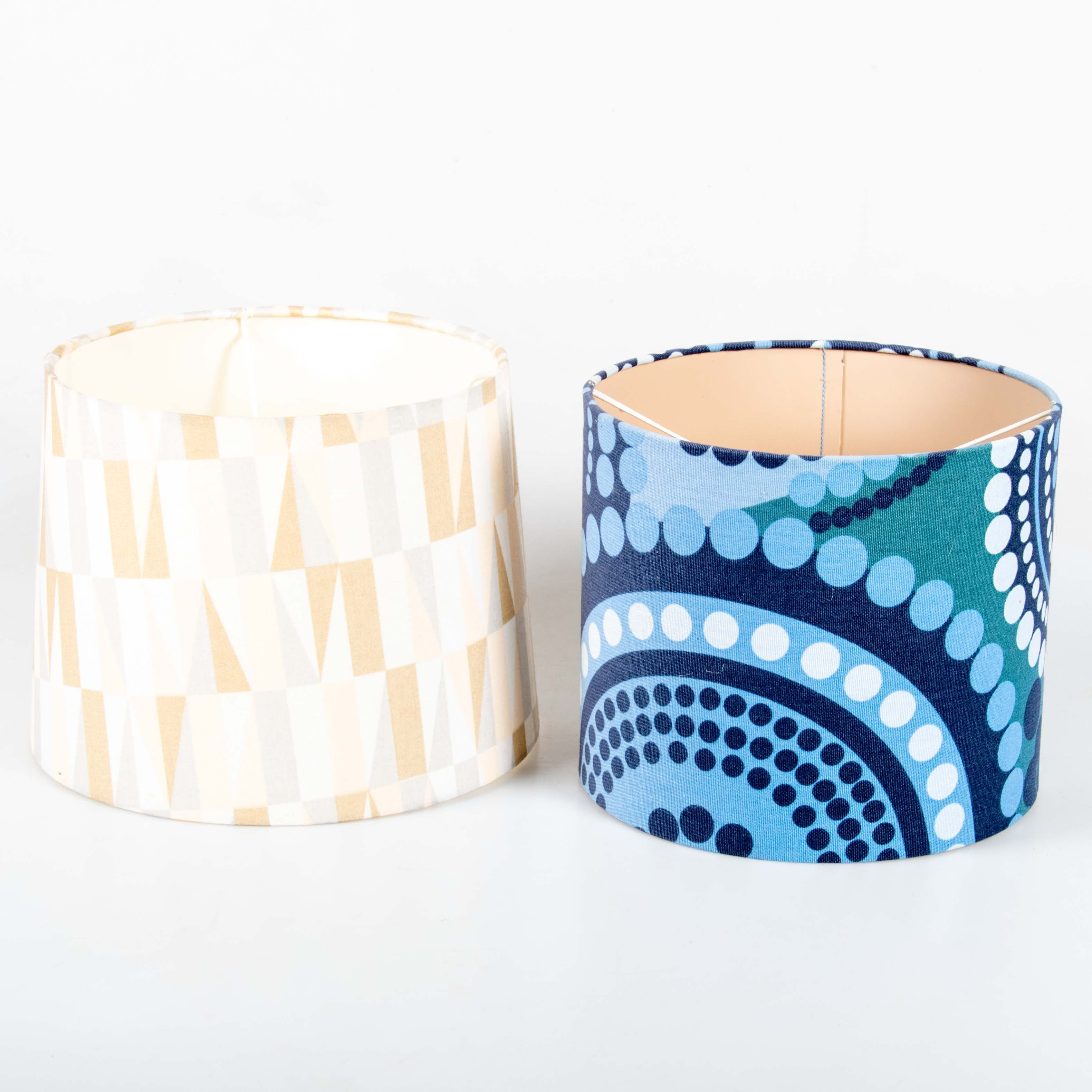 LAMPSKÄRMAR, 2 st, geometriskt mönster av bland annat Sven Merkelius ”prisma”.