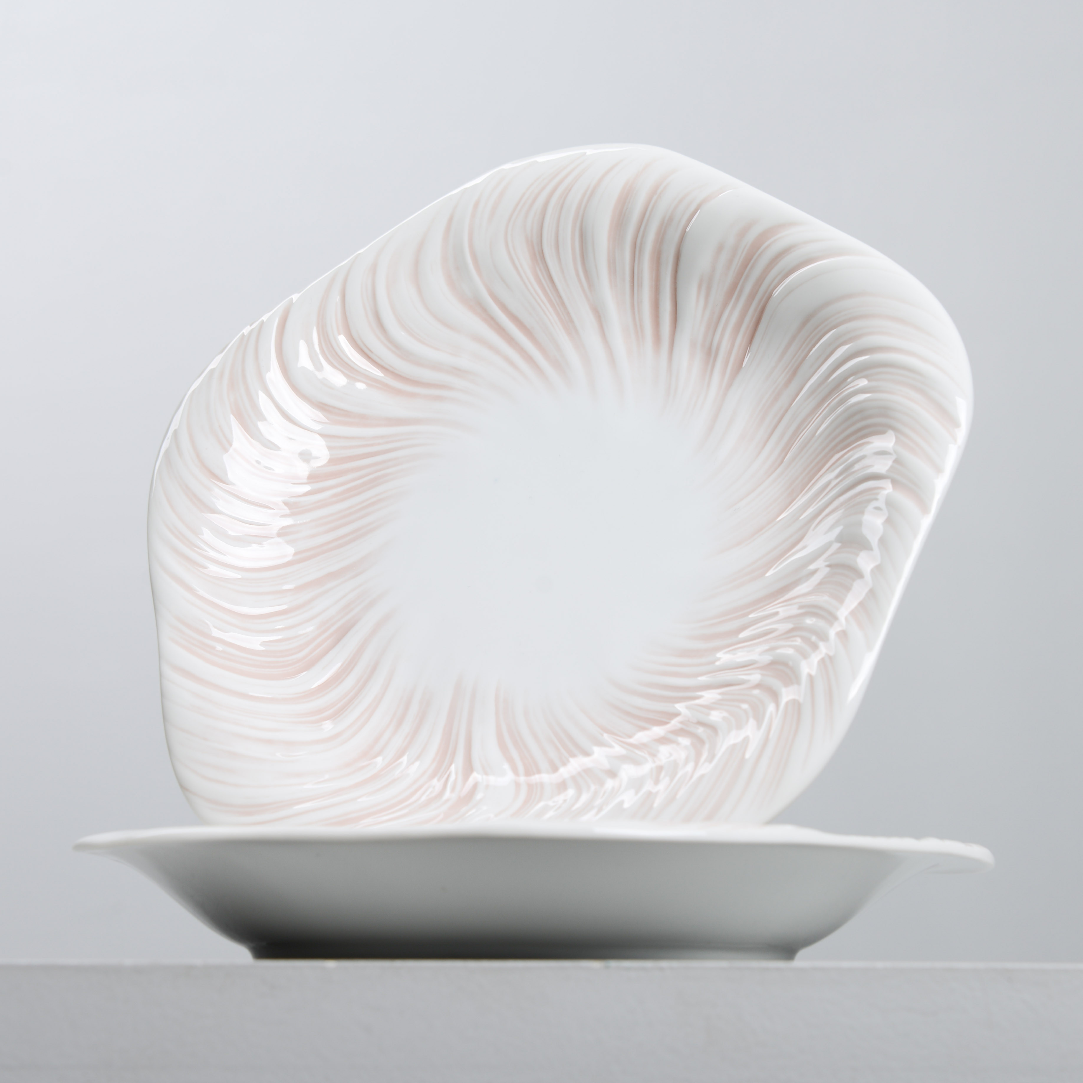 ARJE GRIEGST. Lunchtallrikar, 2 st, "Konkylie", modell 14190, Royal Copenhagen.