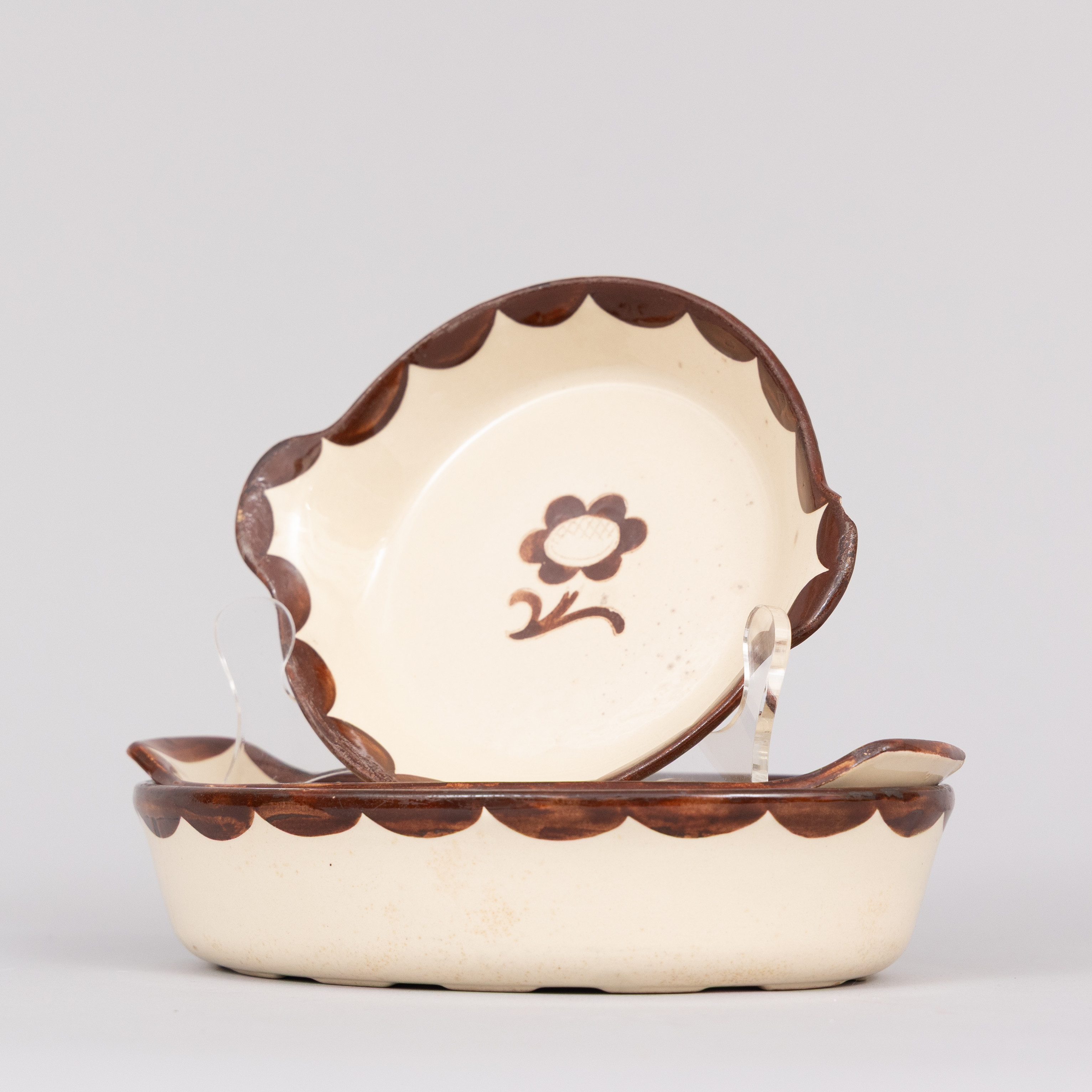 WILHELM KÅGE. Uppläggningsfat, 'Pyro', 3 st, flintgods, Gustavsberg.