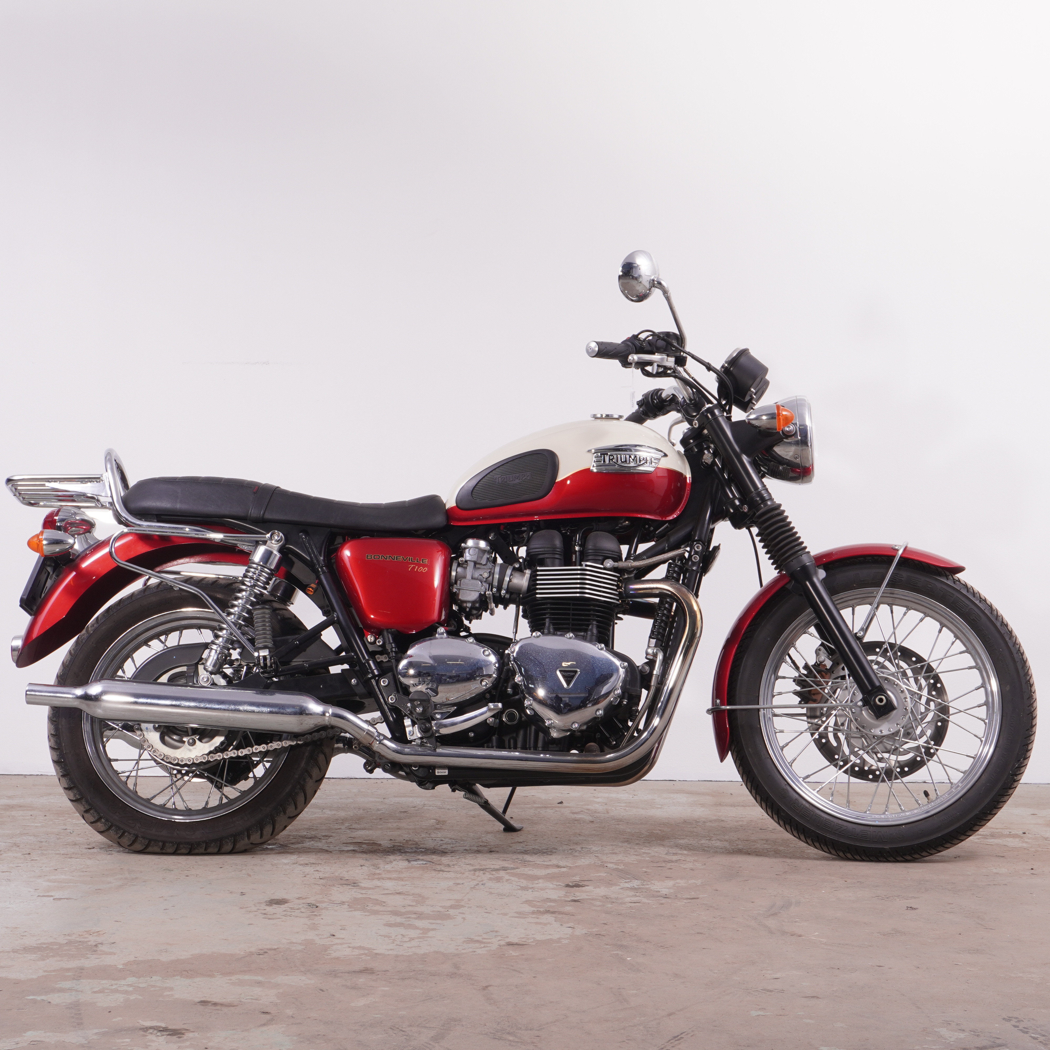 TRIUMPH, modell Bonneville T100, 2011, England.