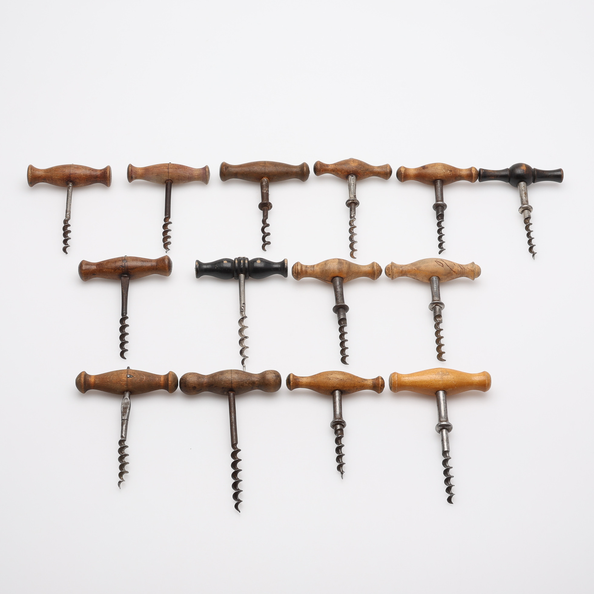 KORKSKRUVAR, 14 ST, trä och stål, huvudsakligen omkring 1900 och början av 1900-talet.