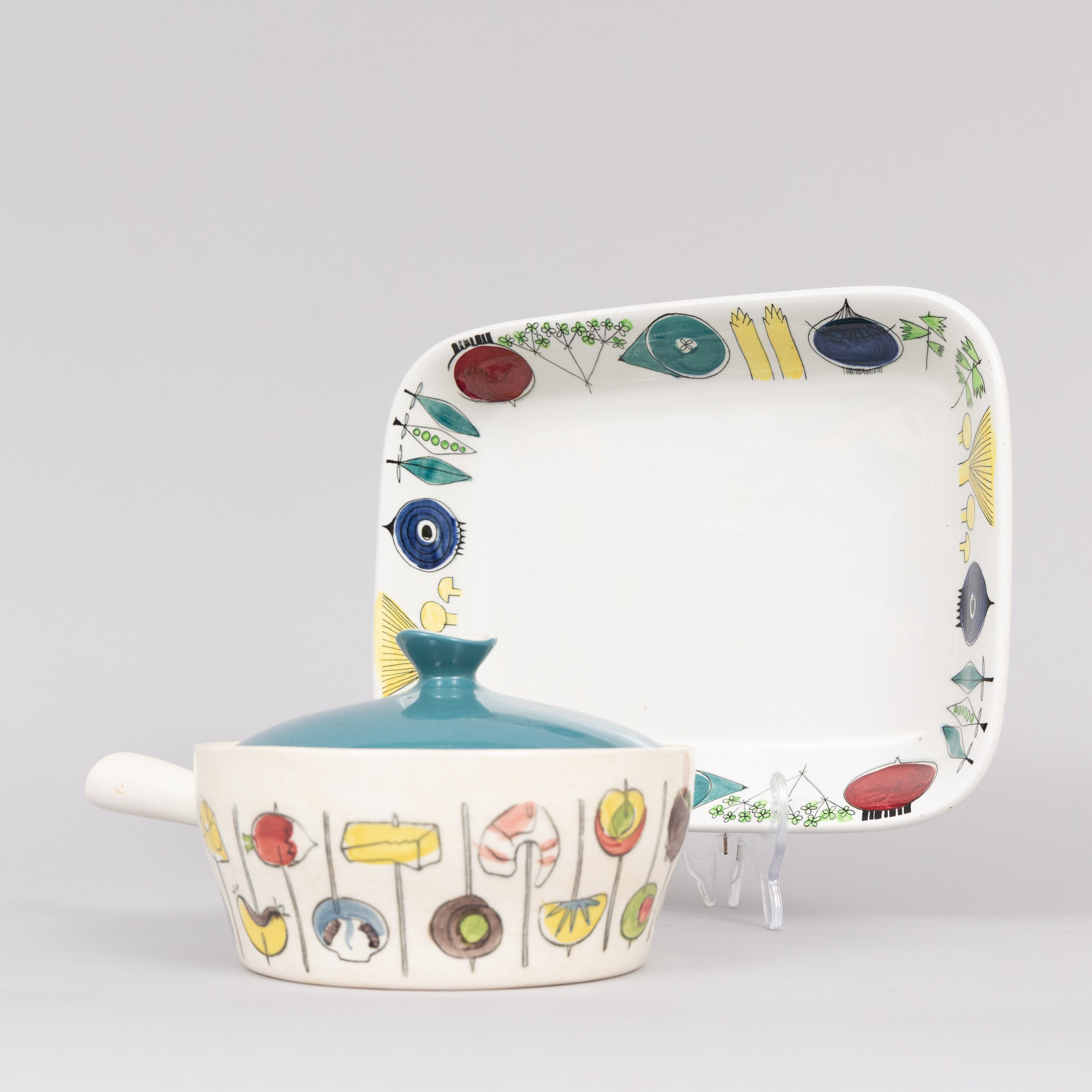 UPPLÄGGNINGSFAT OCH KAROTT, 'Picknick' och 'Cocktail', flintgods, Rörstrand och Upsala Ekeby.