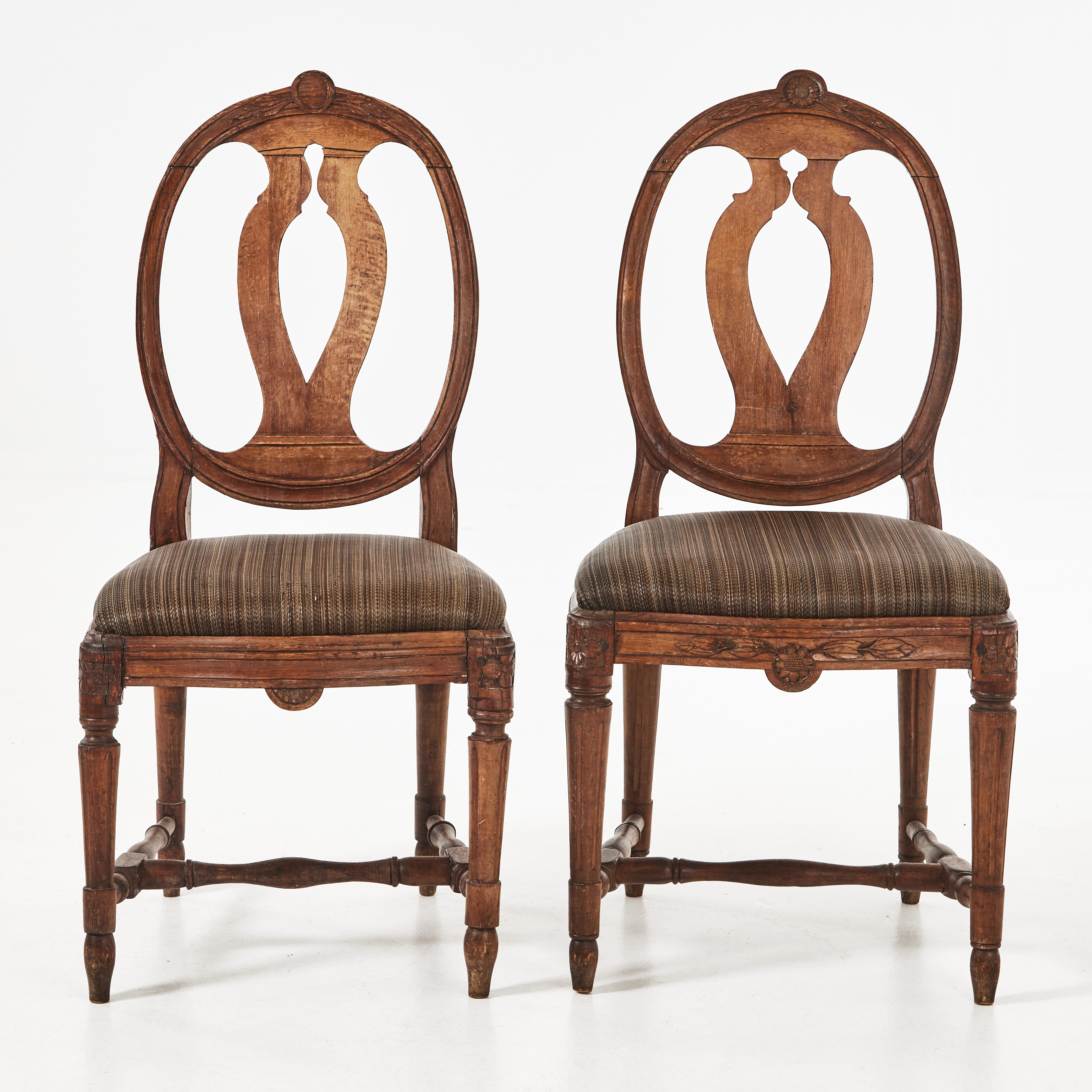 STOLAR, 2 st., 1700-talets slut, gustavianska, skuren dekor, bonade.