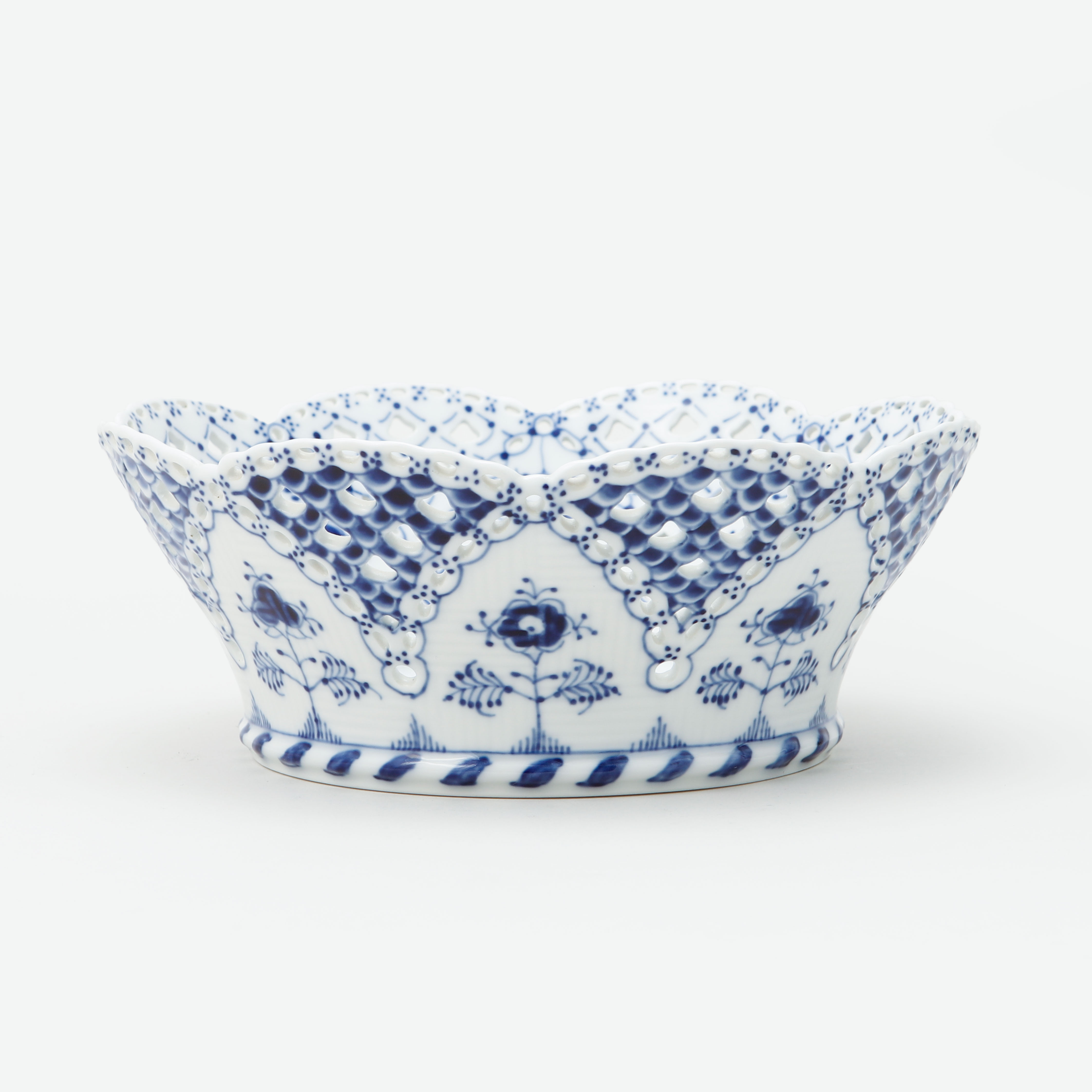 SKÅL, "Musselmalet", helblond, porslin, Royal Copenhagen, Danmark, 1969-74.