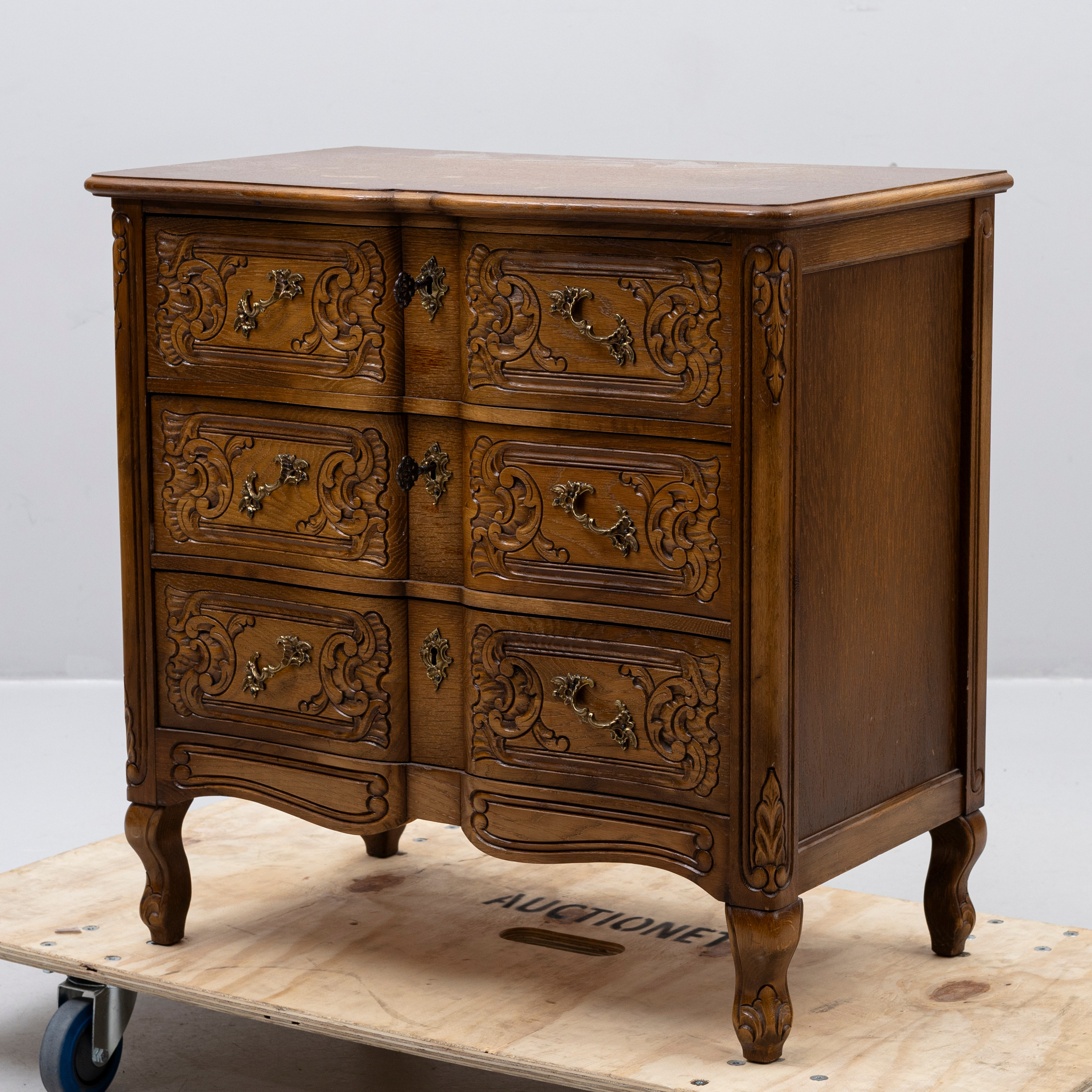 BYRÅ, ek, Rokoko-stil, 1900-talets andra hälft.