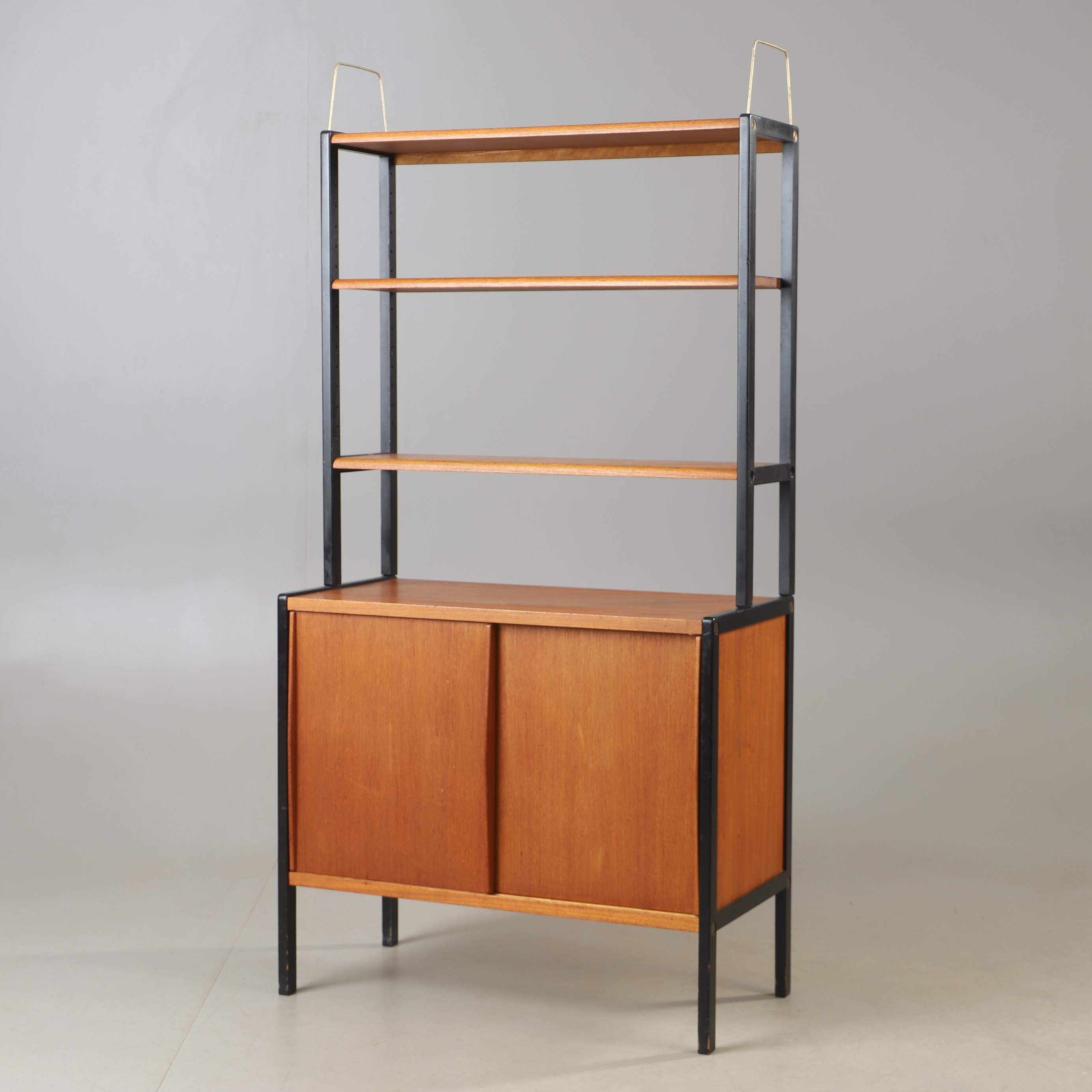 BERTIL FRIDHAGEN. Bokhylla, "Variett", teak och ek, Bodafors, 1900-talets mitt.