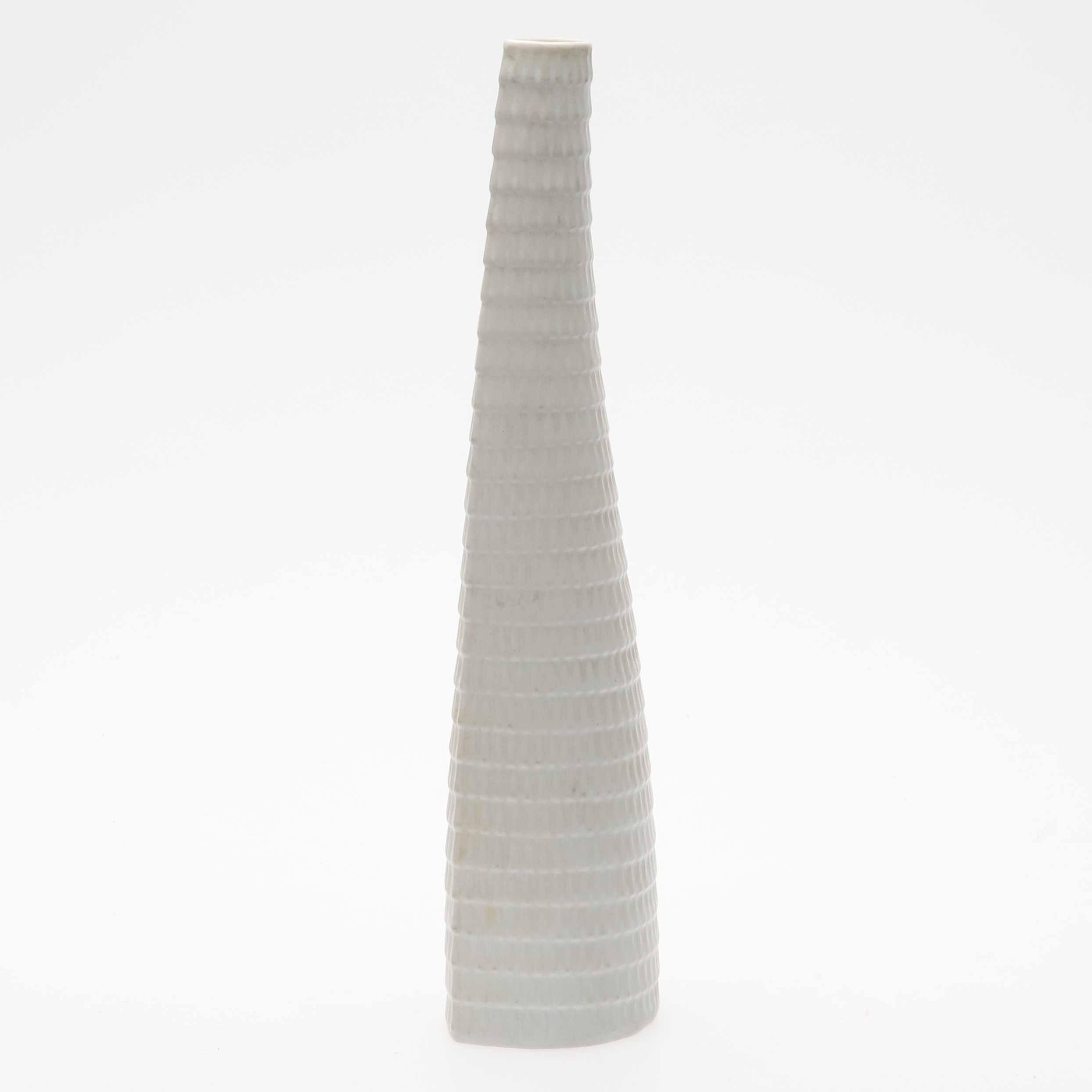 STIG LINDBERG. VAS, Stengods, "Reptil", Gustavsbergs Studio, formgiven 1953.