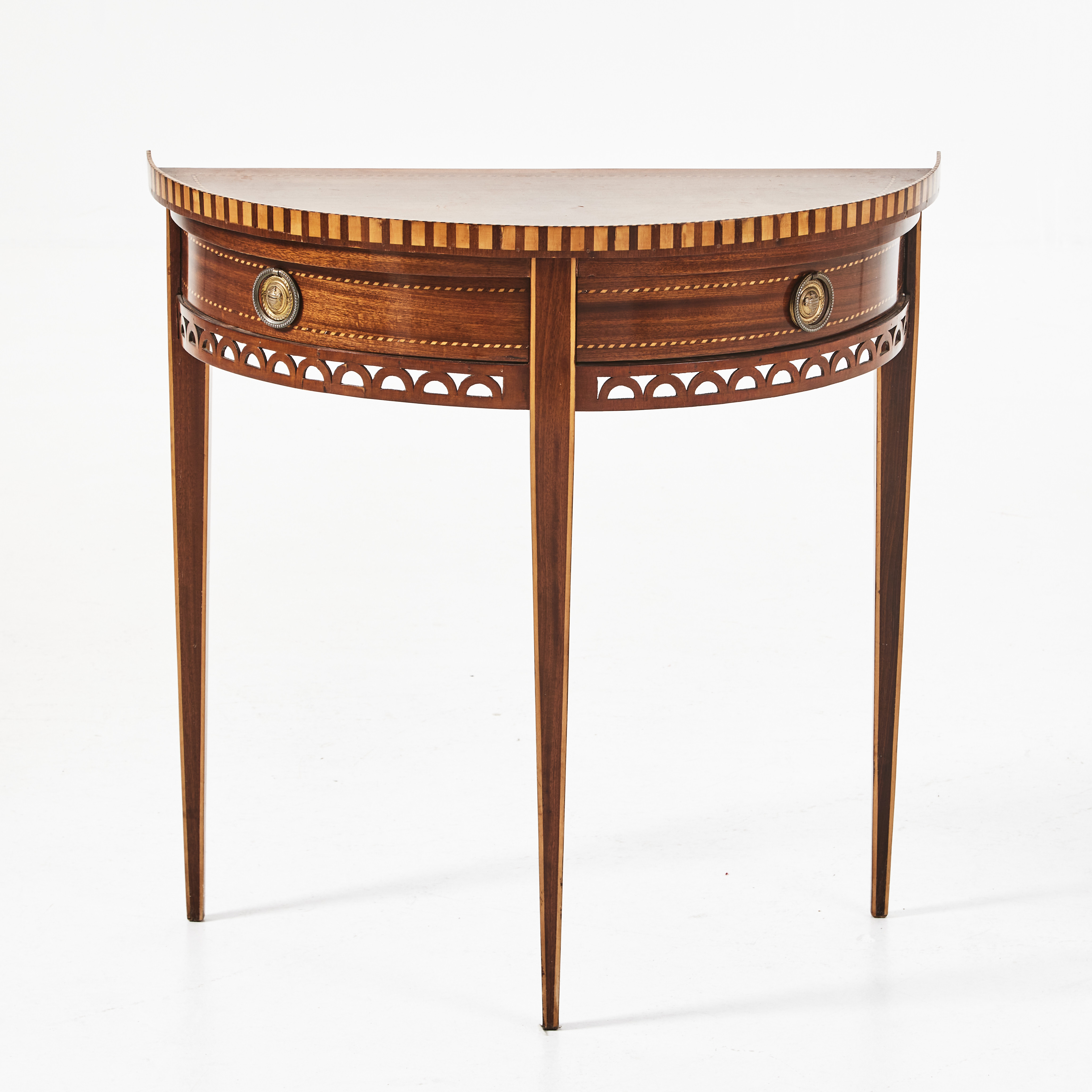 HALVMÅNEBORD, med 2 lådor i sargen, 1800-tal, fanerad i mahogny, intarsia dekor, beslag i mässing.