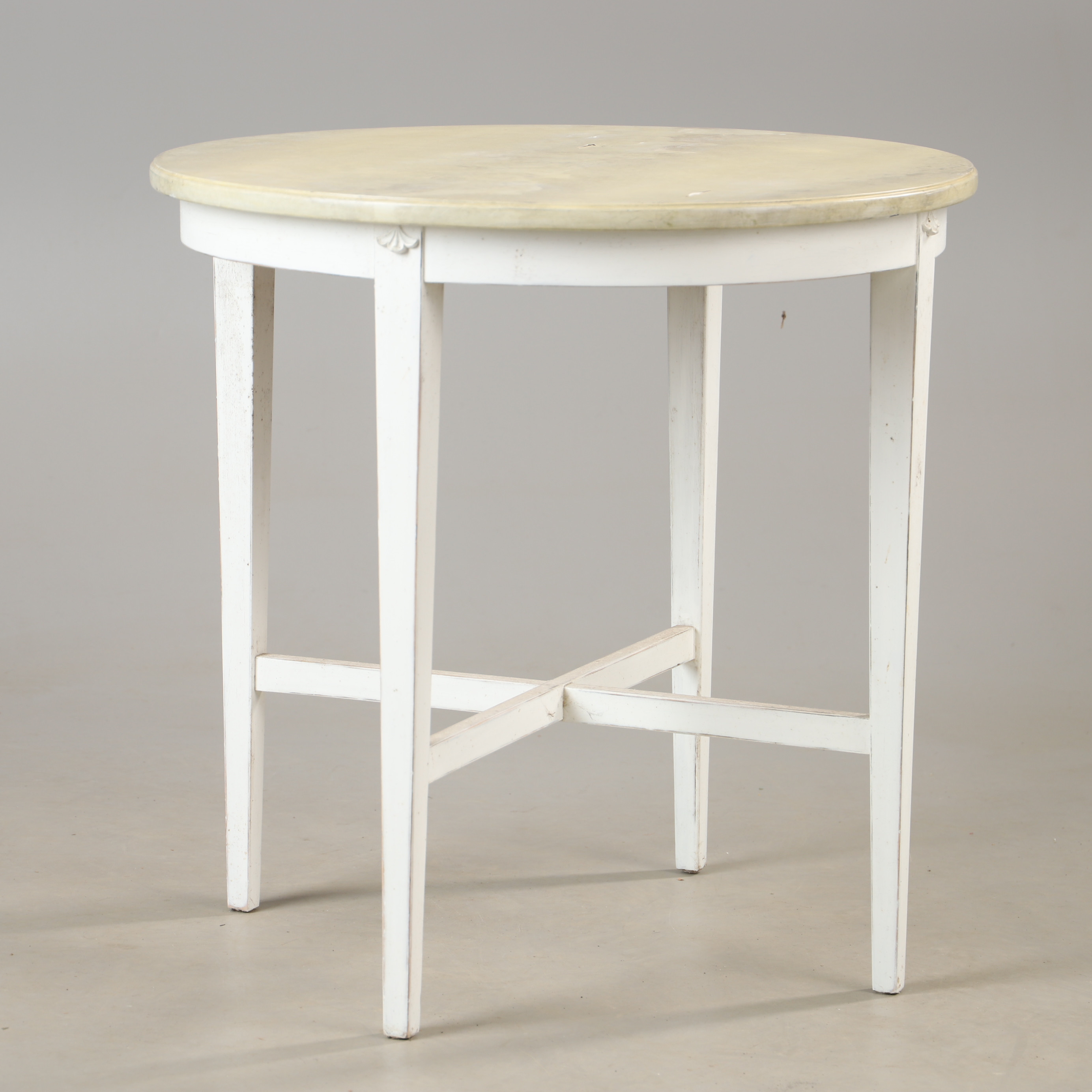 BORD, målat, 1900-talets första hälft.