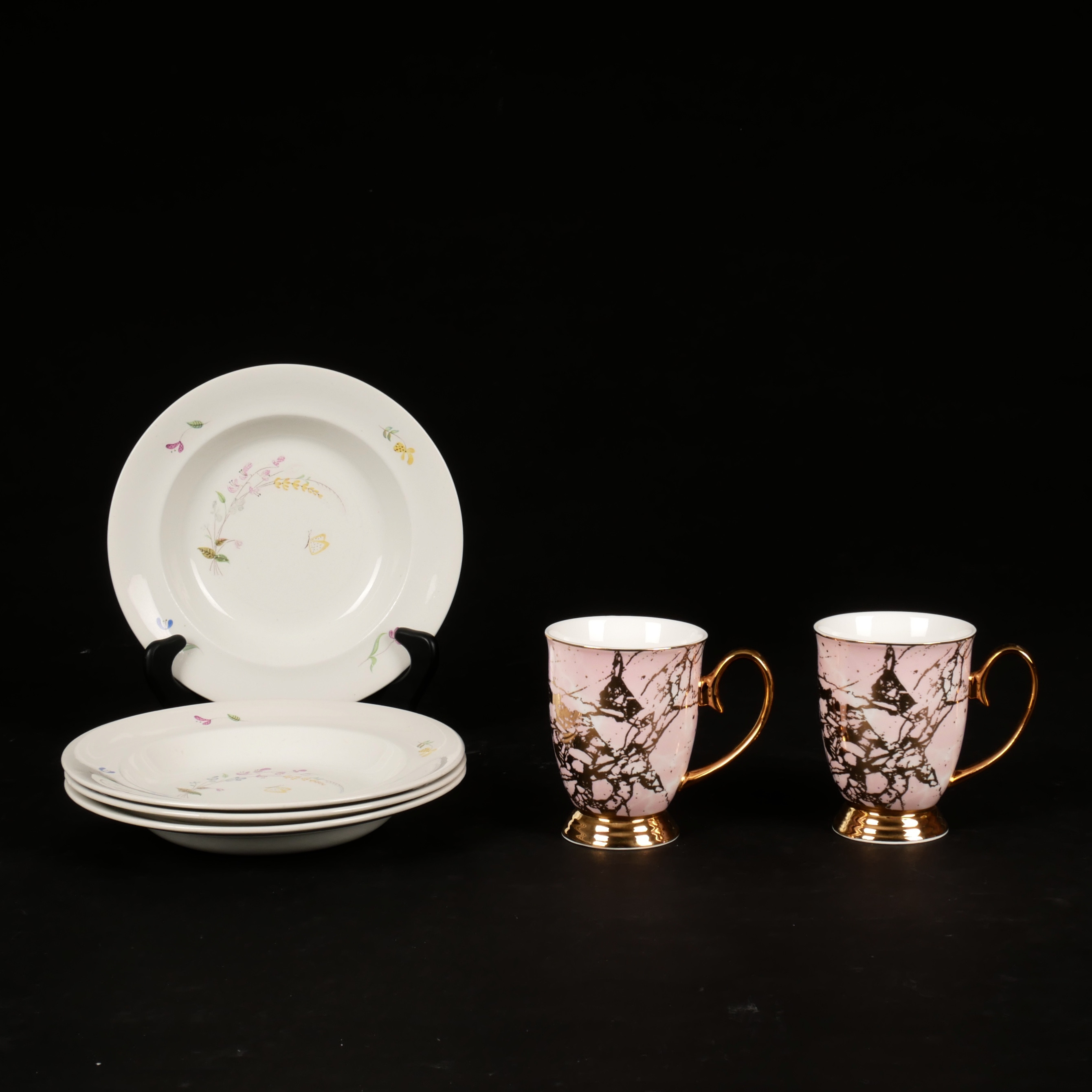 TALLRIKAR OCH MUGGAR, 4+2 st, bla "Haga" Stig Lindberg, Gustavsberg.