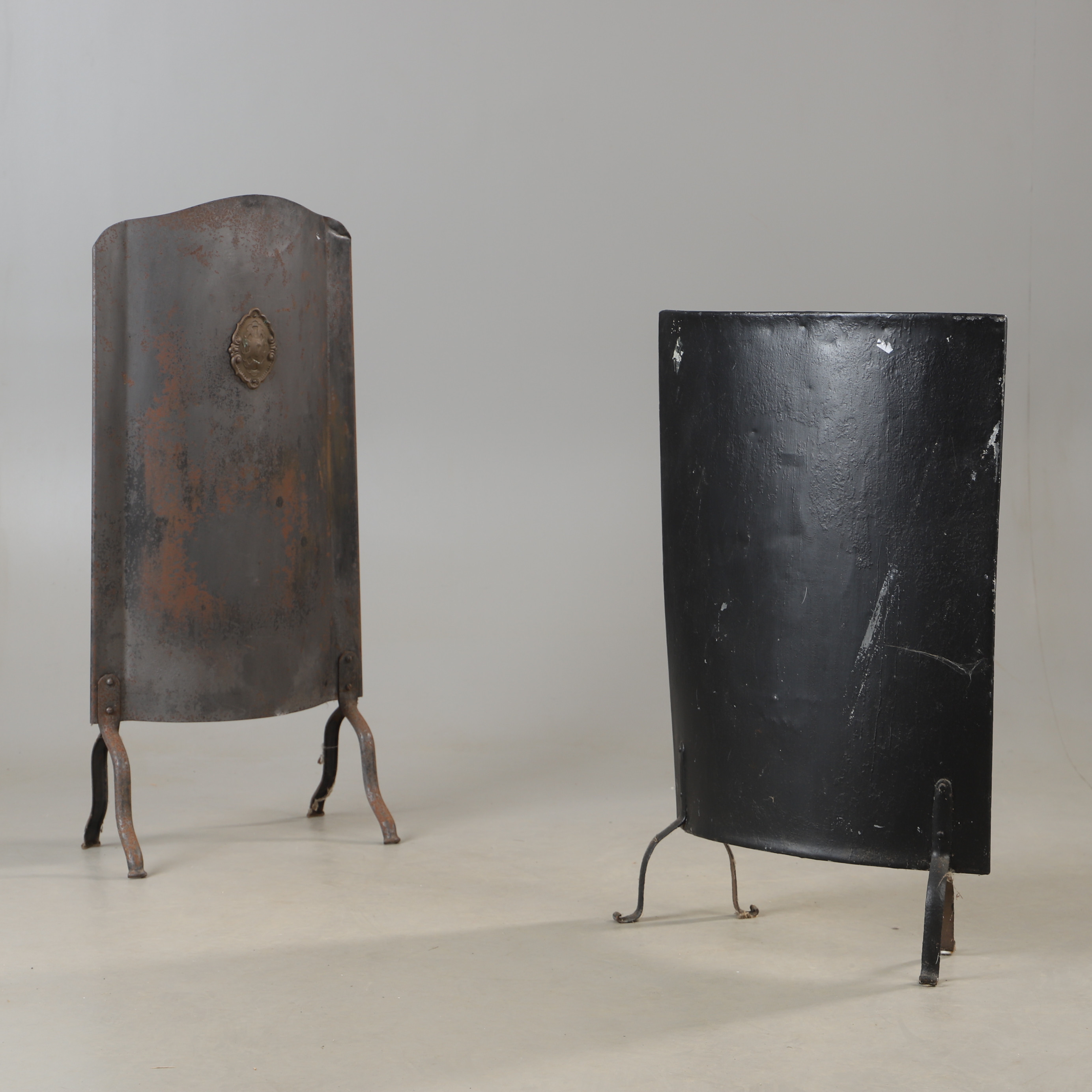 GNISTSKYDD, 2 stycken, metall, tidigt 1900-tal.