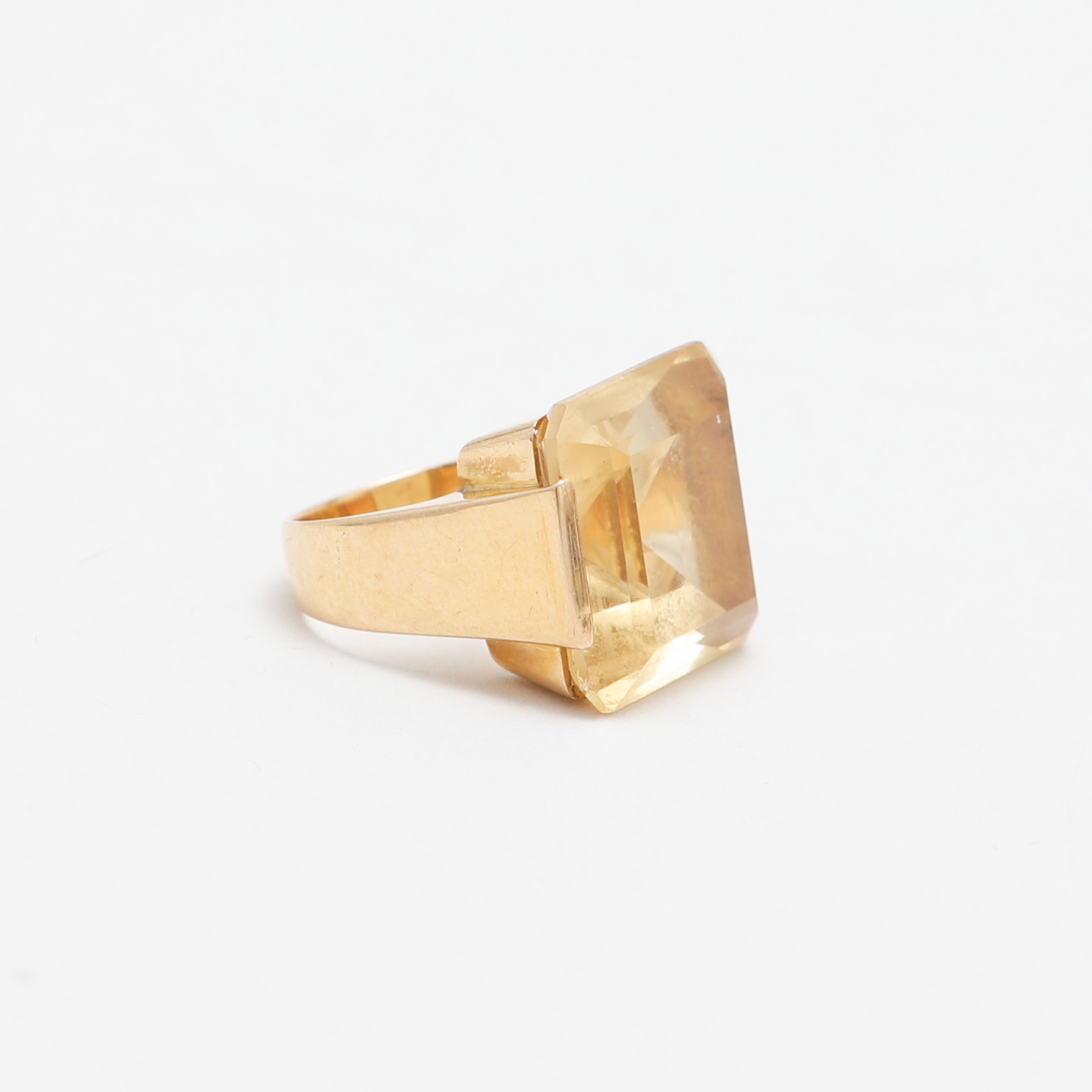 RING, 18k guld, trappslipad citrin, vikt ca 8 gram, Ceson, Göteborg, 1953.