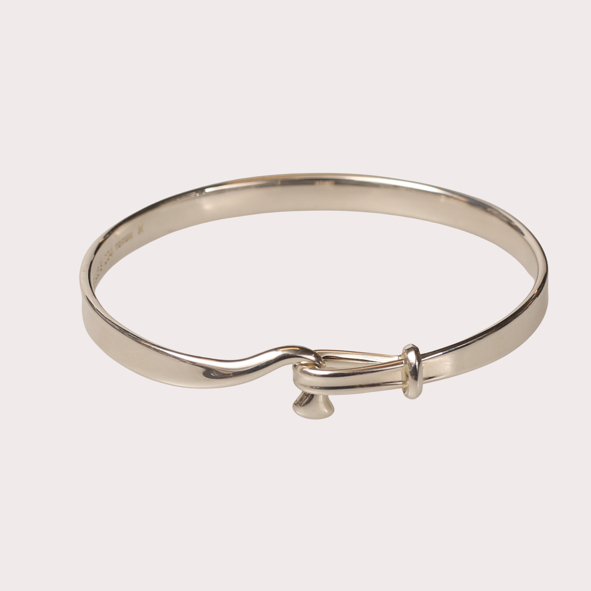VIVIANNA TORUN BÜLOW-HÜBE. Armring, modell nr 204, sterlingsilver, Georg Jensen, Danmark.
