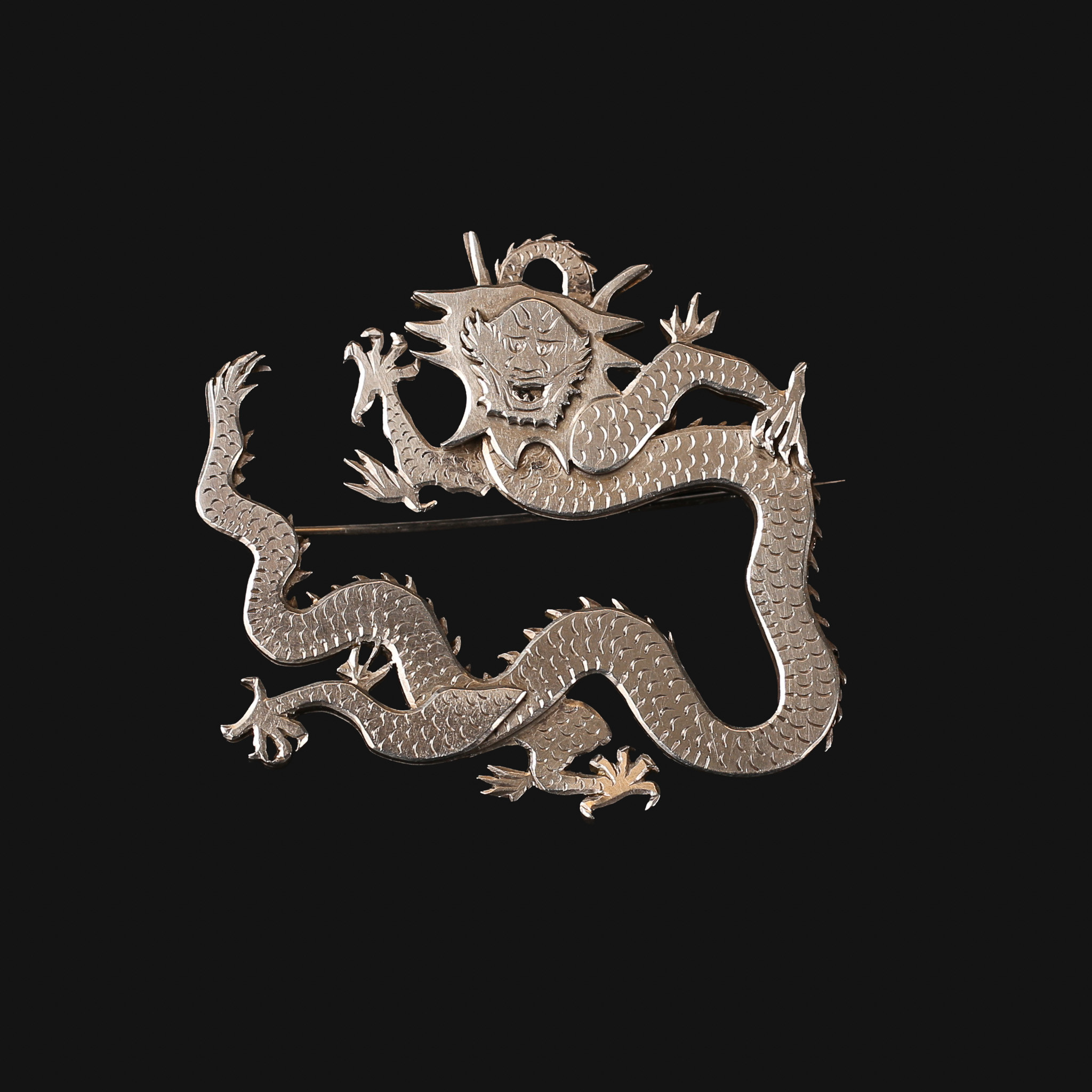 WIWEN NILSSON. Brosch, Kinesisk drake med fem klor, Sterlingsilver, Lund år 1958.