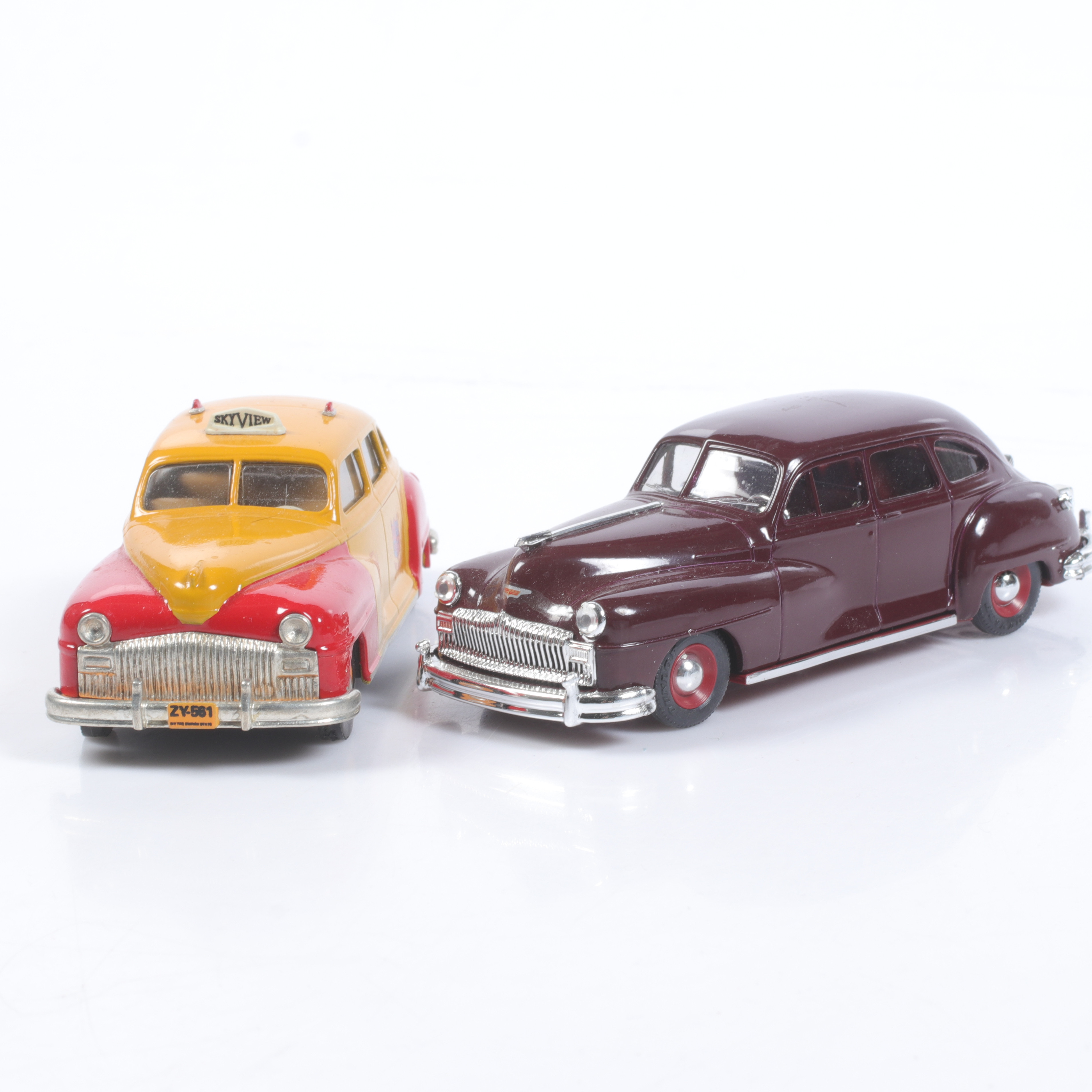 MODELLBILAR, 2 st, metall/resin, DeSoto Adventurer, 1948, olika tillverkare, skala 1:43.
