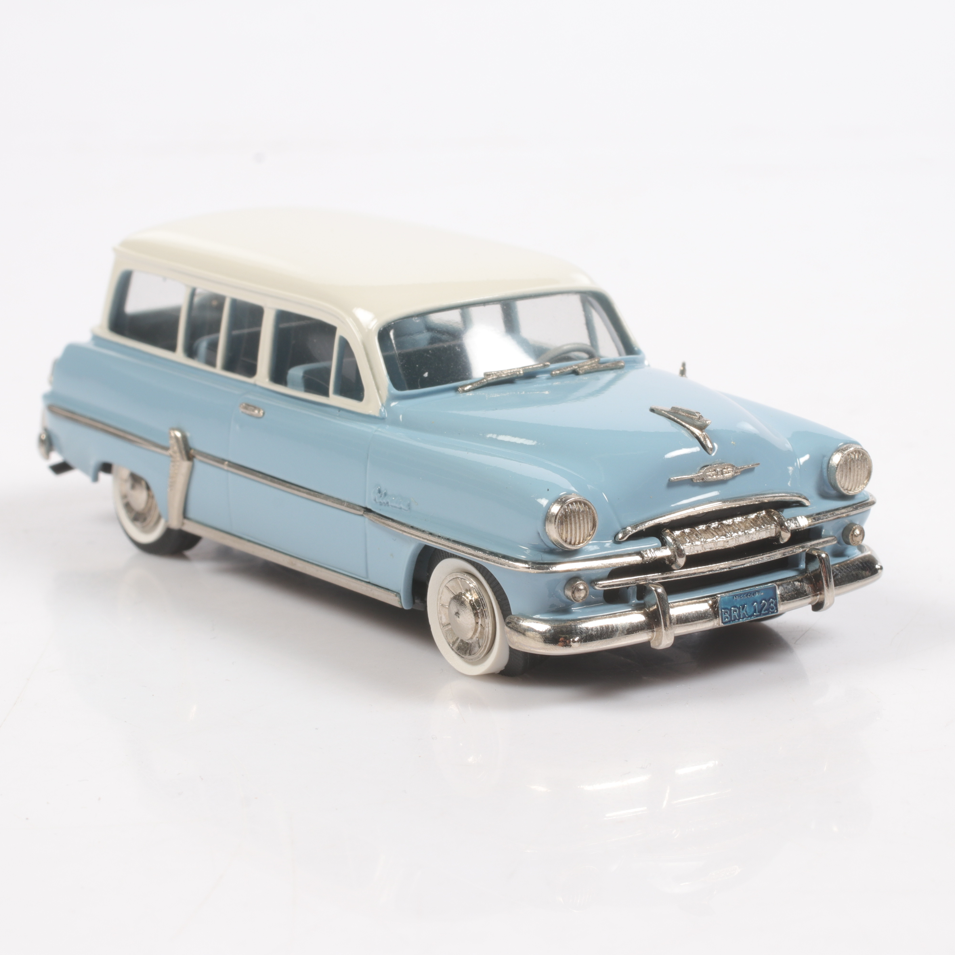 MODELLBIL, metall/resin, Plymouth Belvedere, Suburban, 1954, Brooklin Models, skala 1:43.