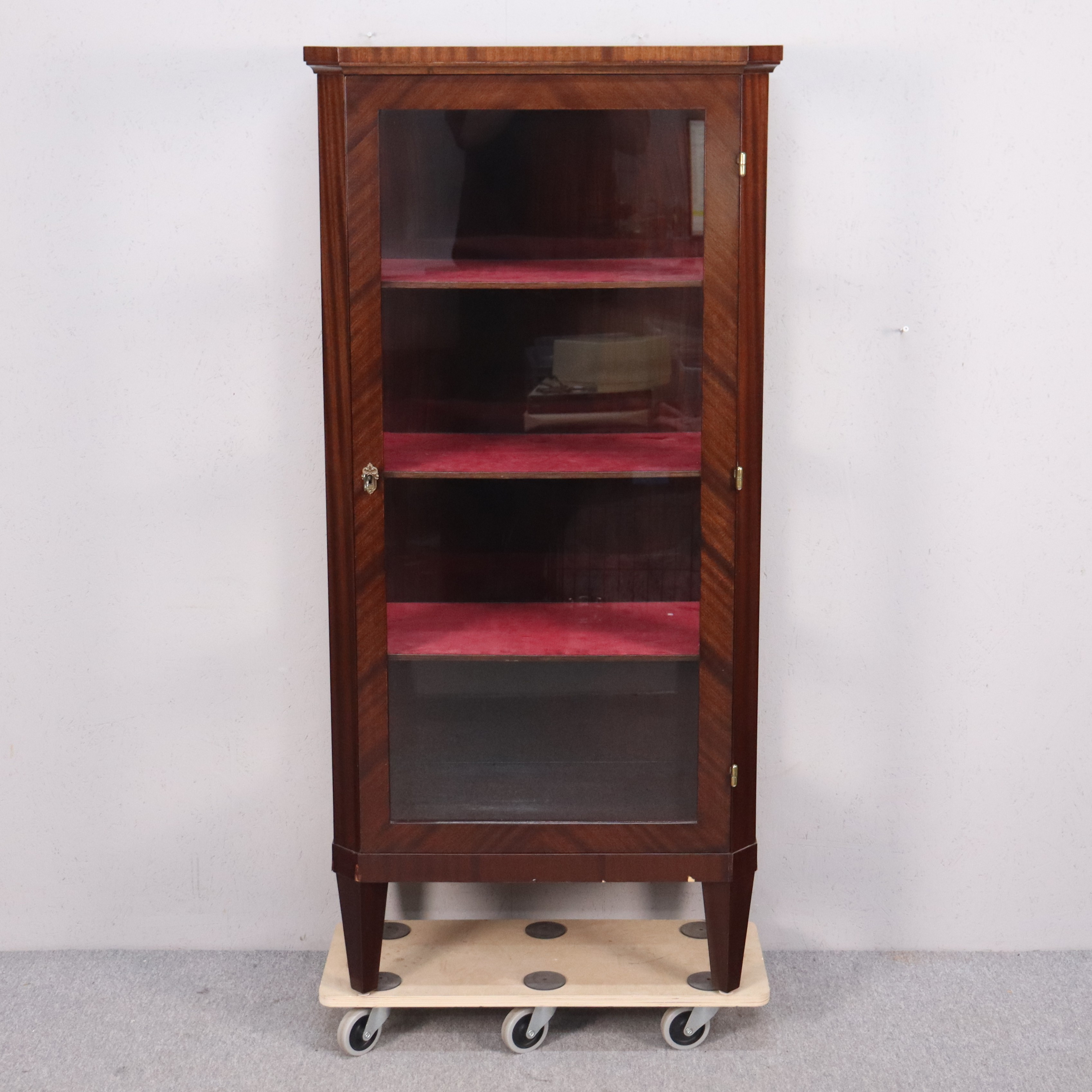 VITRINSKÅP, gustaviansk stil, 1900-tal.