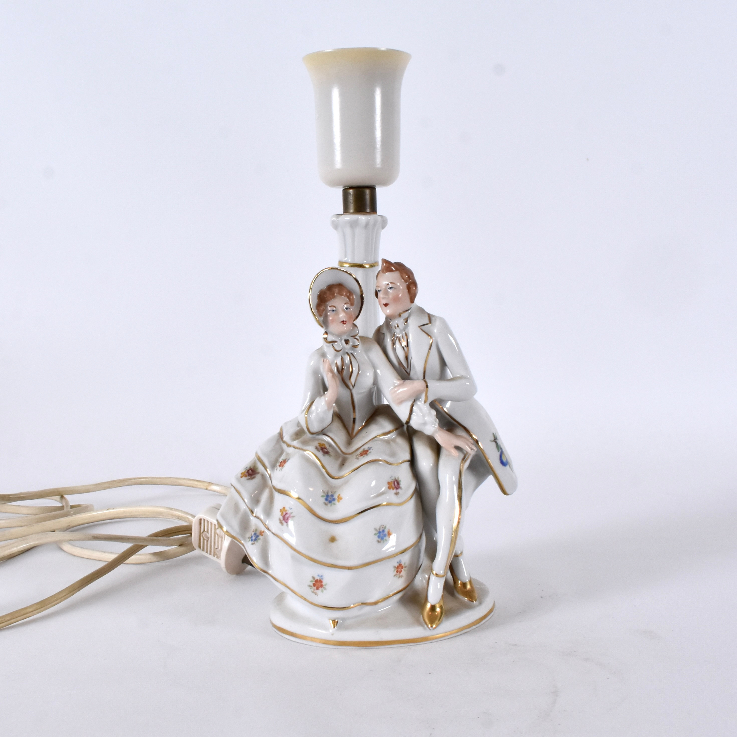 BORDSLAMPA, porslin, Gerold & Co, Tettau, Bavaria, 1900-talets första hälft.