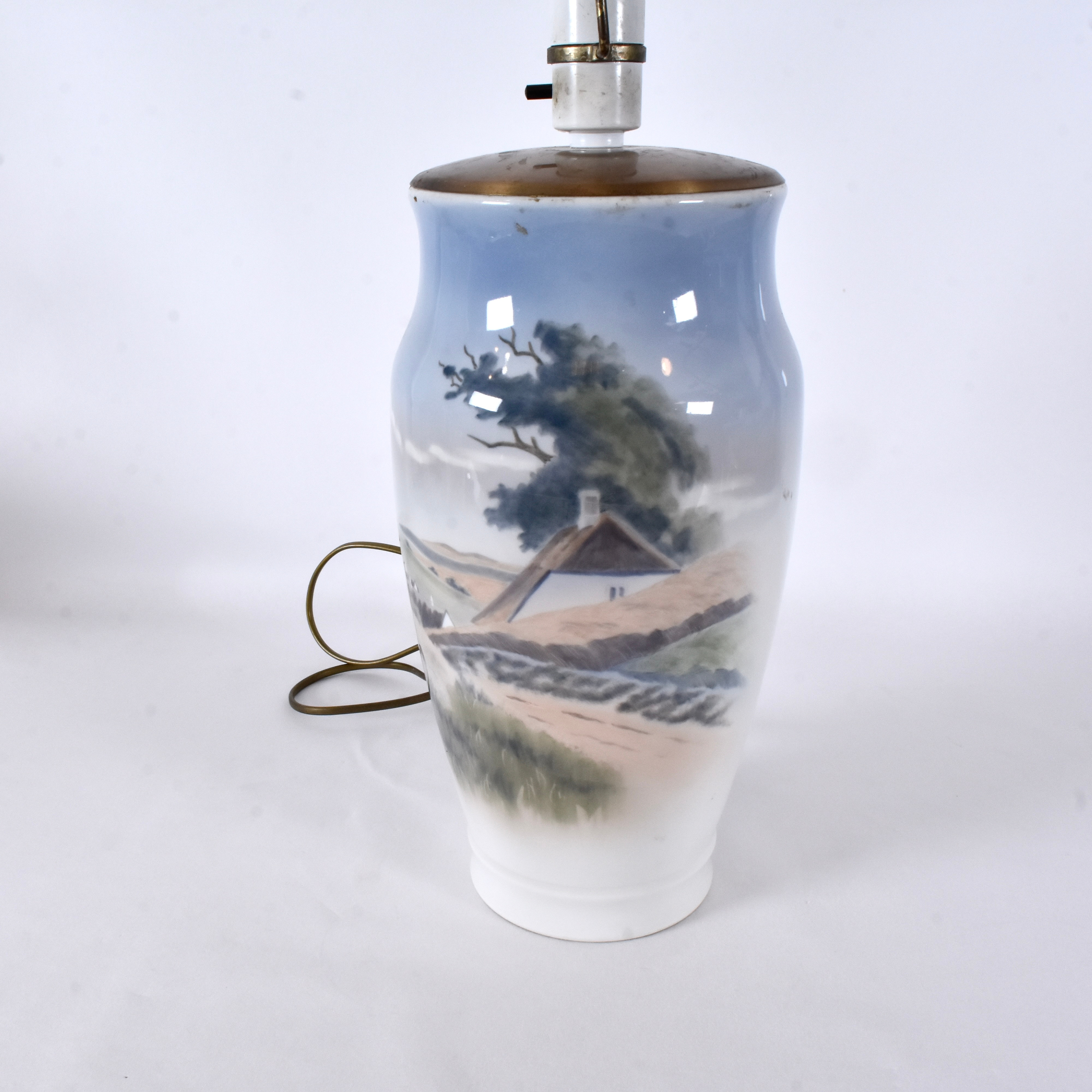 BORDSLAMPA, dekor av landskap , porslin, Royal Copenhagen, Danmark.