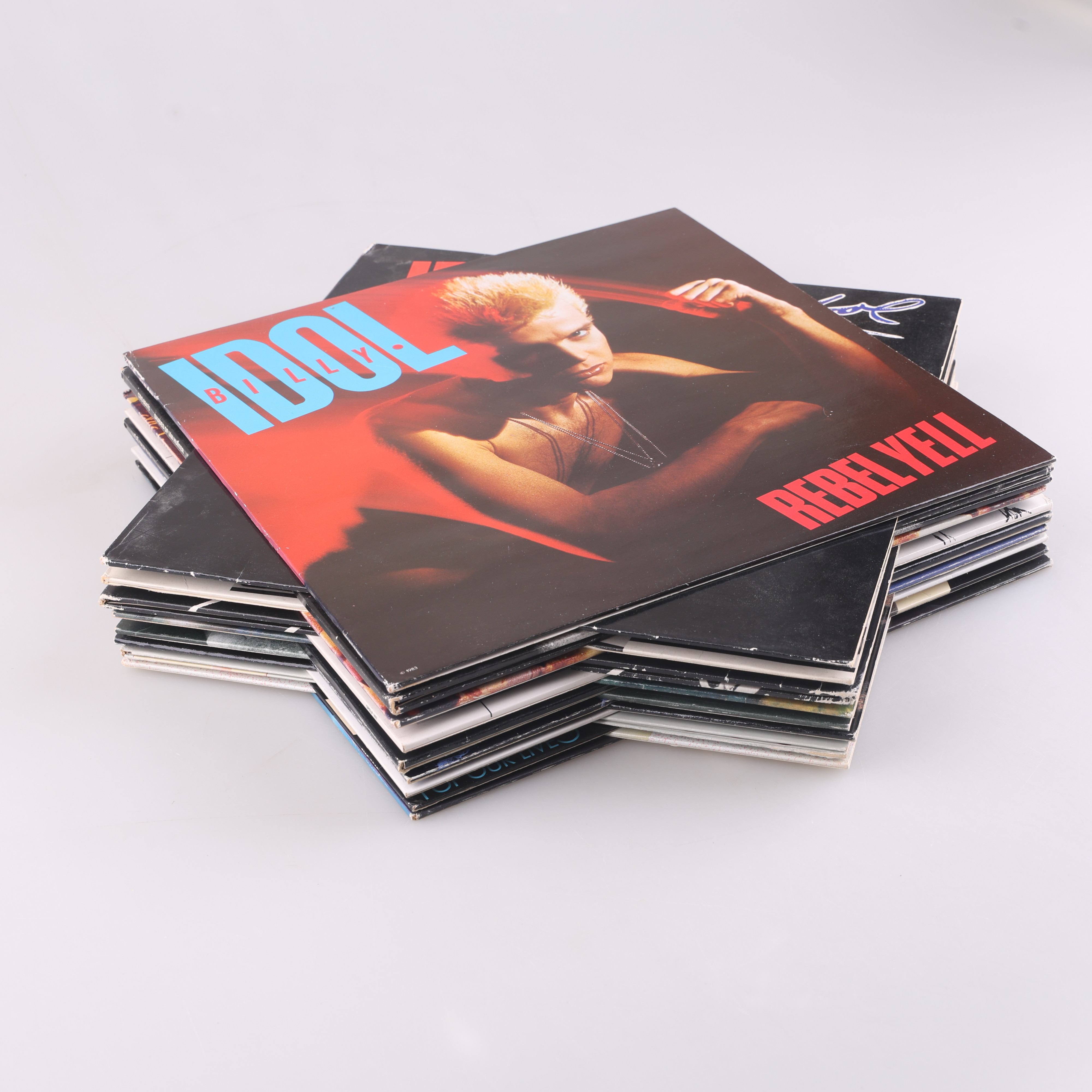 VINYLSKIVOR, 17 stycken, pop/rock.