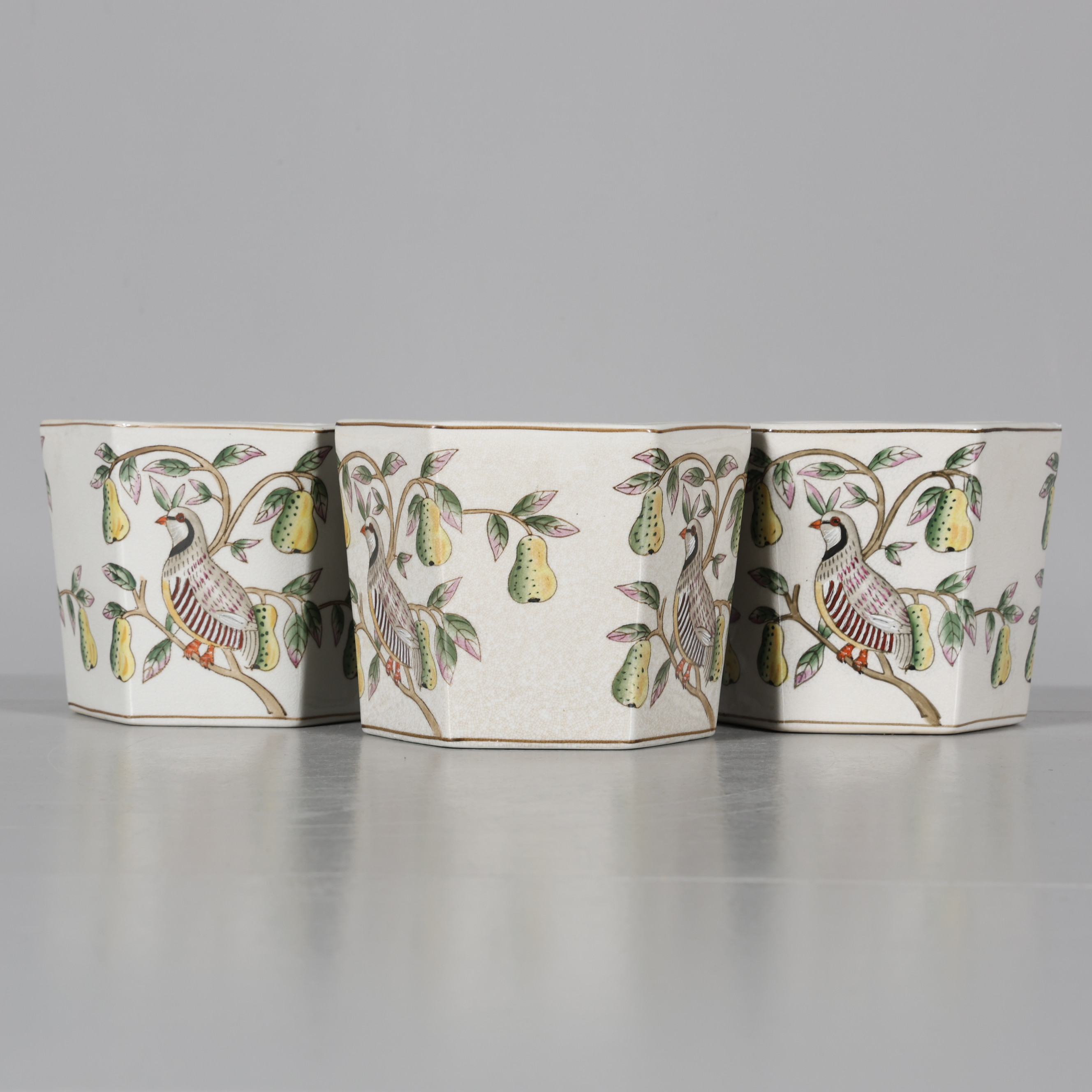 YTTERFODER, 3 stycken, porslin, Asien, 1900-tal.