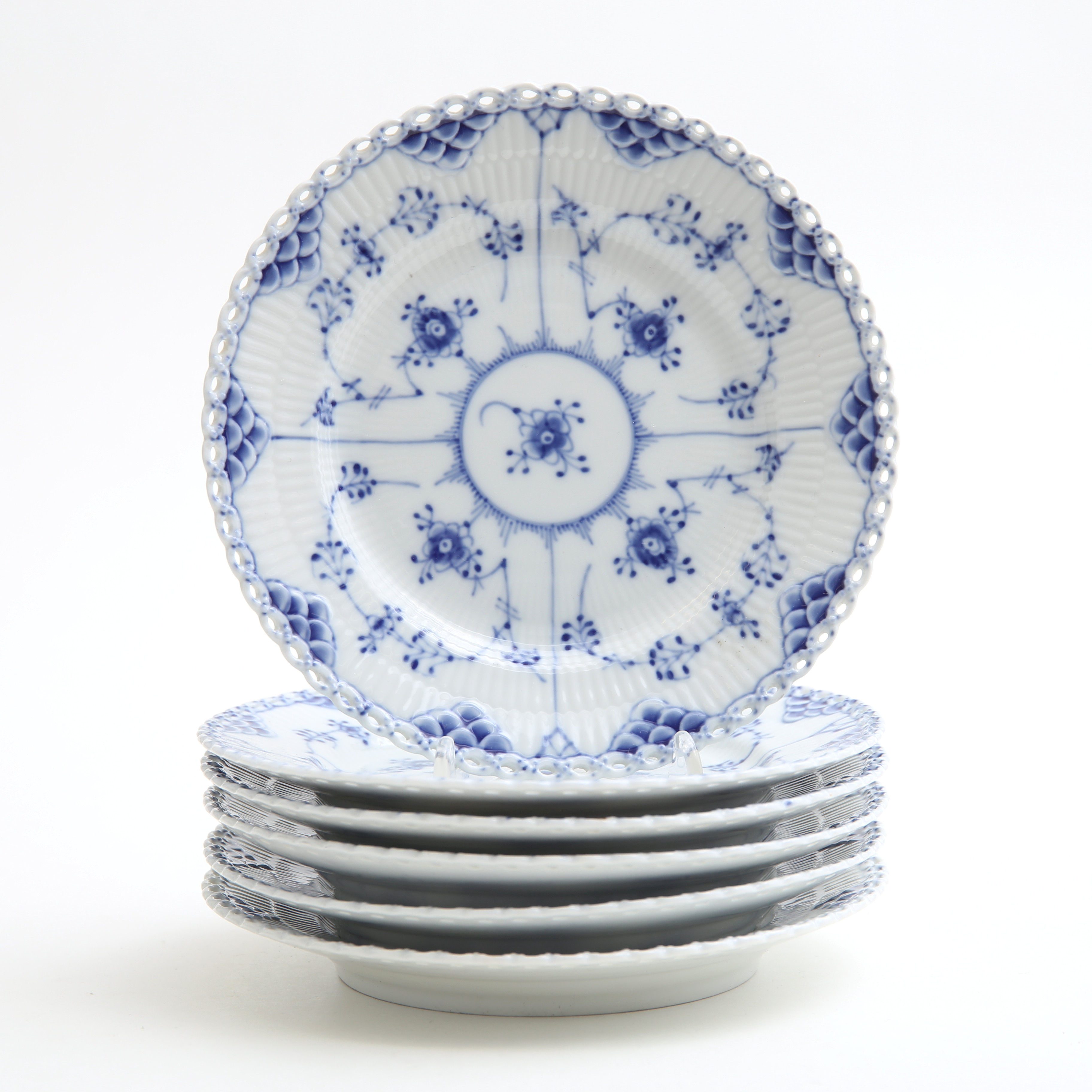 ASSSIETTER, 6 st, Musselmalet, helblond, Royal Copenhagen, Danmark.