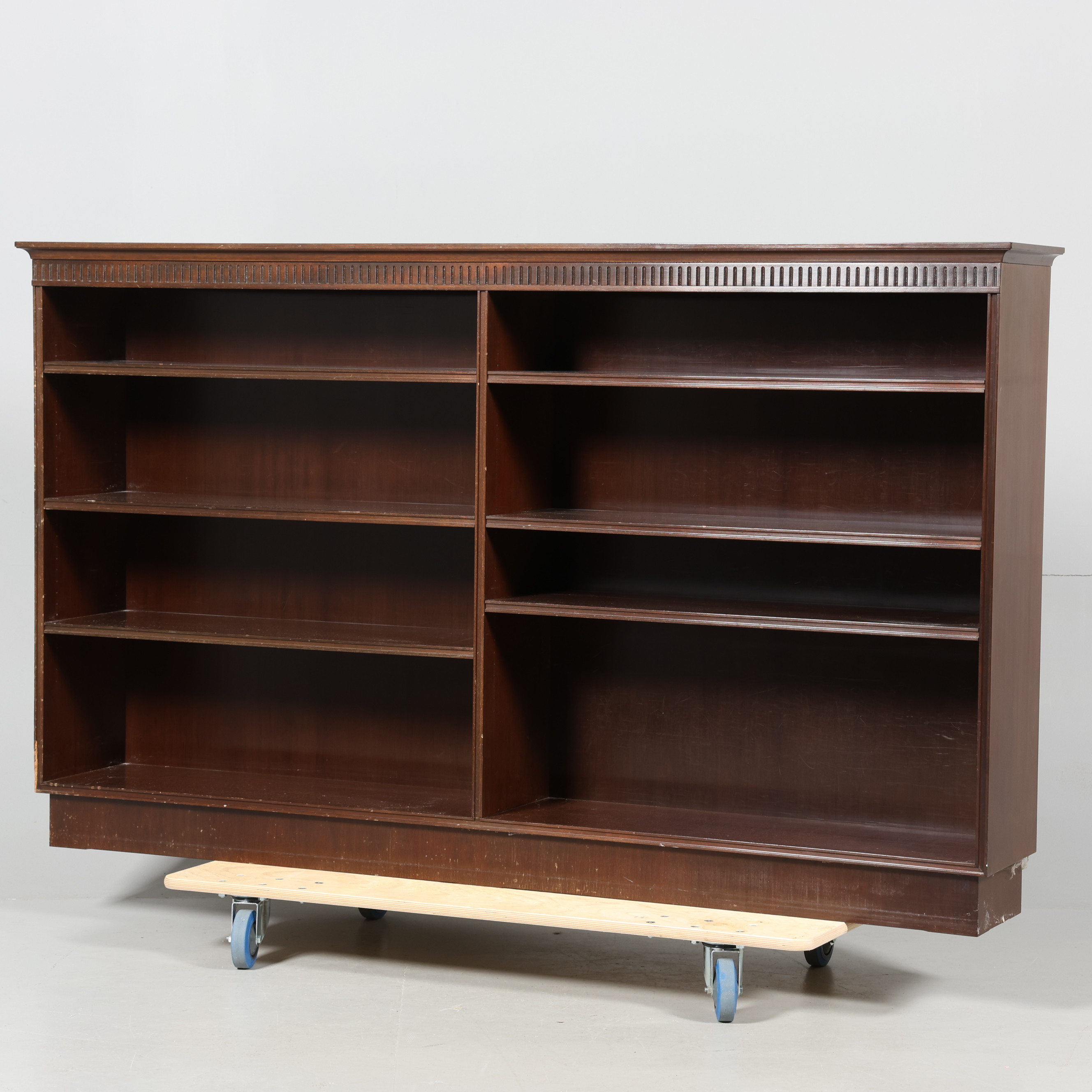 BOKHYLLA, Engelsk stil, 1900-tal.