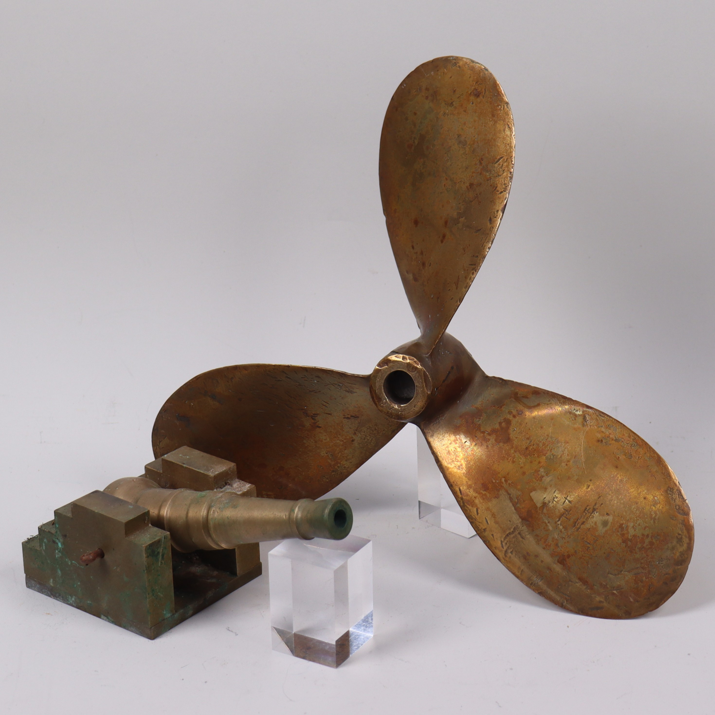 NAUTIKA, Albin P58 propeller samt bordskanon, mässing.