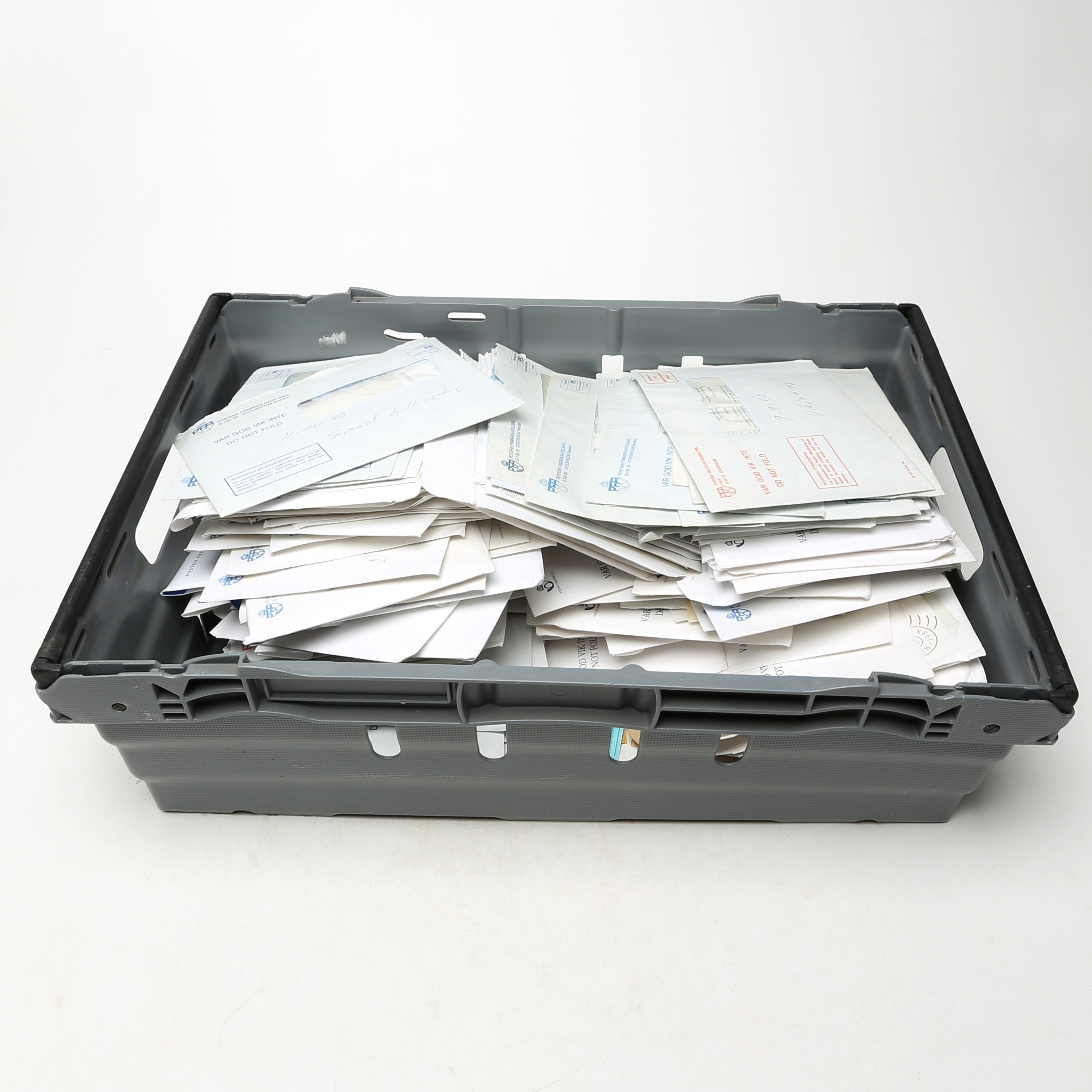 FRIMÄRKEN, i brev från Postens Frimärksavdelning, innehåller postfriska, Förstadagsbrev, Maxi kort.
