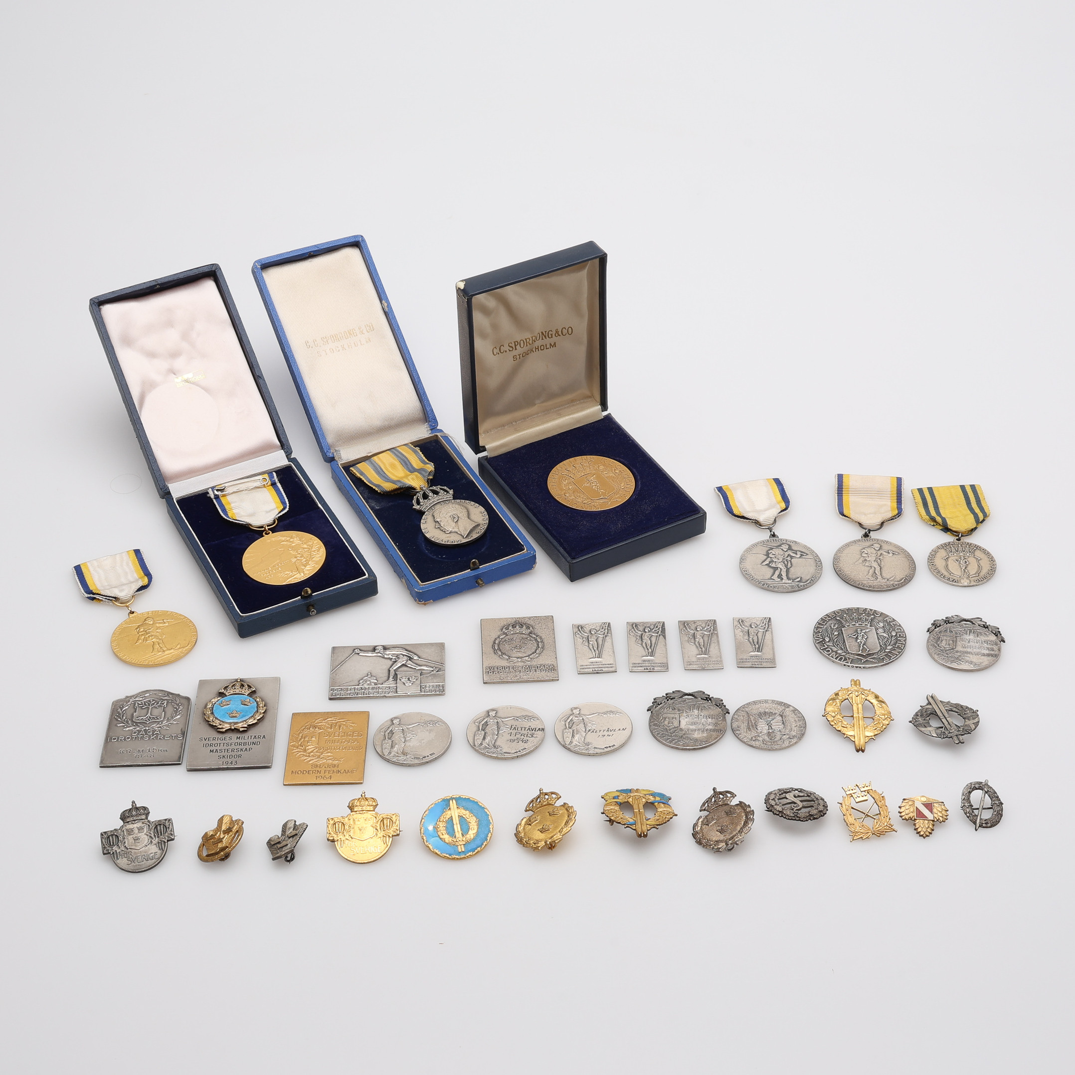 MEDALJER & NÅLMÄRKEN, 38 ST, SILVER, MILITARIA & IDROTT, TOTAL SILVERVIKT CA 540 GRAM.