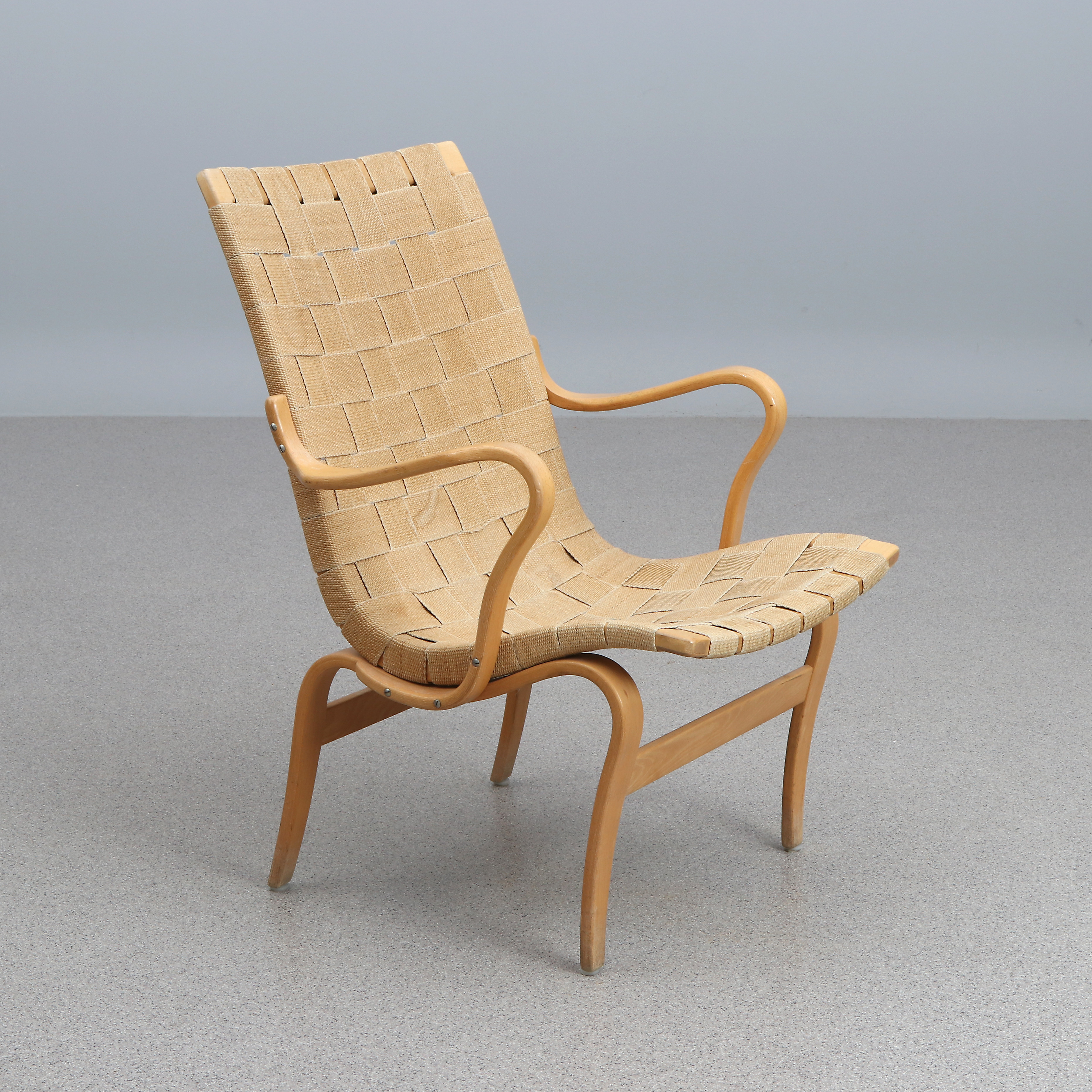 BRUNO MATHSSON. FÅTÖLJ. Bok med klädsel i sadelgjord. "Eva". Märkt.