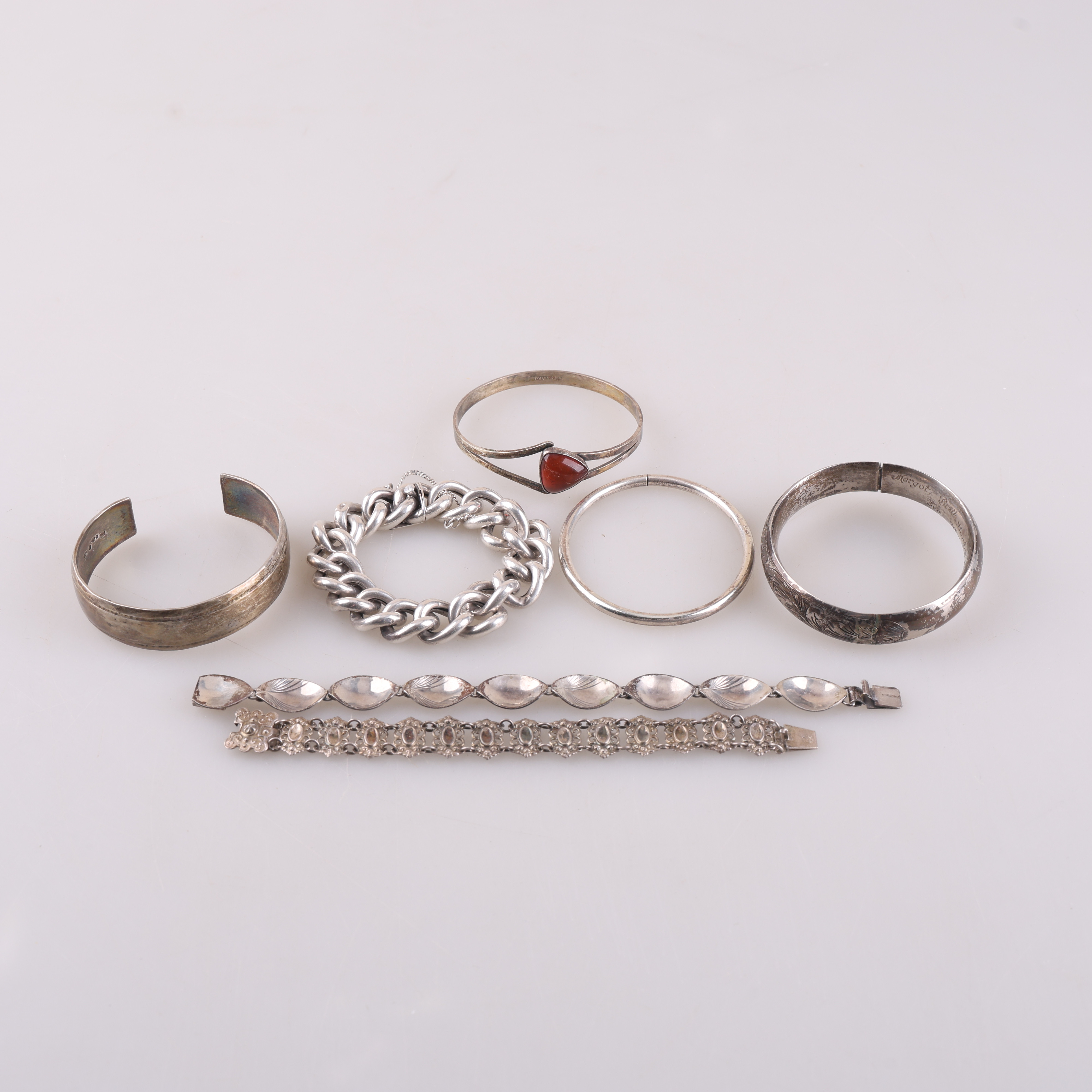 ARMBAND, 7 stycken, 830 silver, totalvikt ca 143 gram.