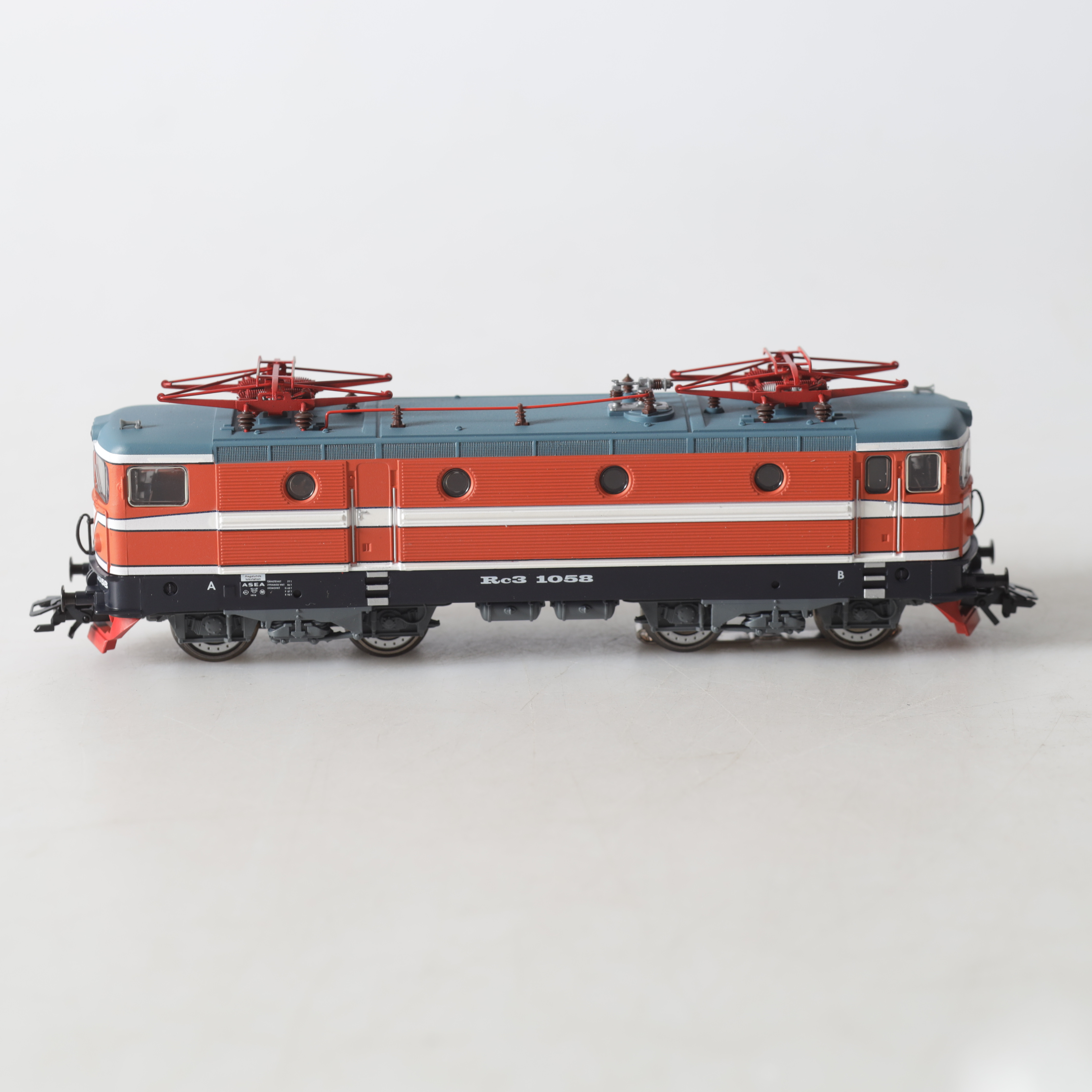 ELLOK, 37418, H0, Rc3 1058, ASEA, Märklin.