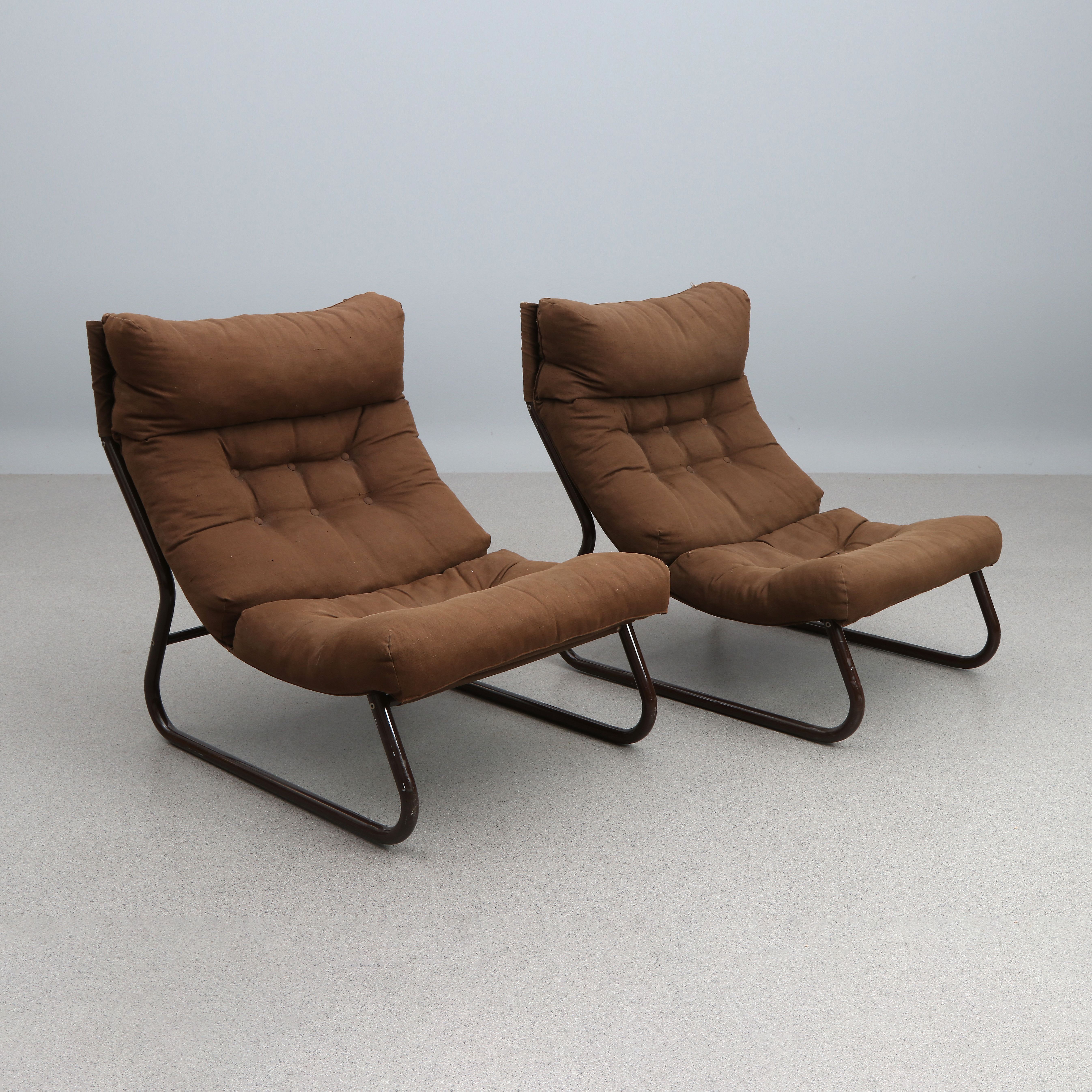 GILLIS LUNDGREN. FÅTÖLJER, ETT PAR. Lackerad metall med textilklädsel. Ikea, "Lucas", 1900-talets andra hälft.