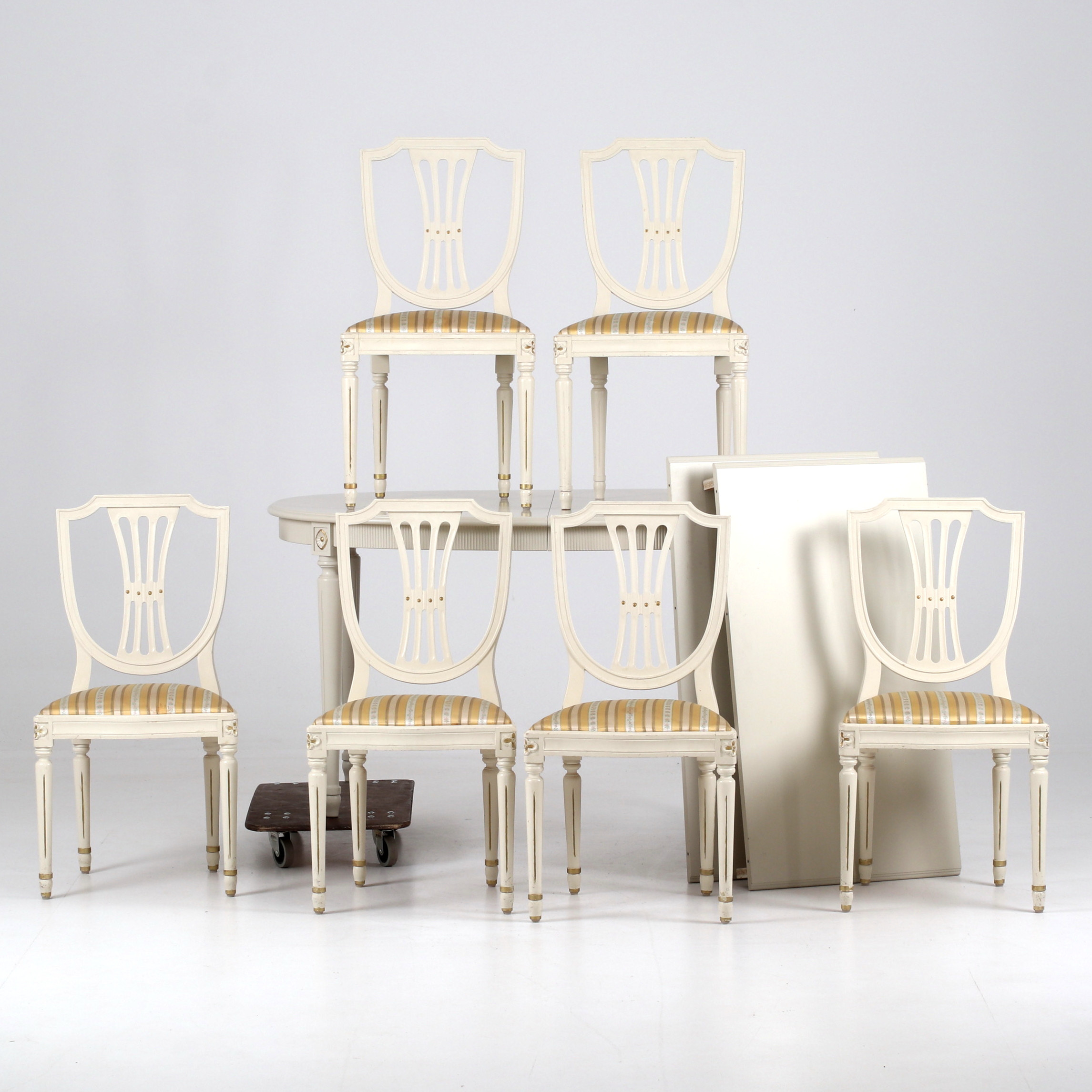 MATSALSGRUPP, 9 delar Gustaviansk stil, 1900-talets andra hälft.