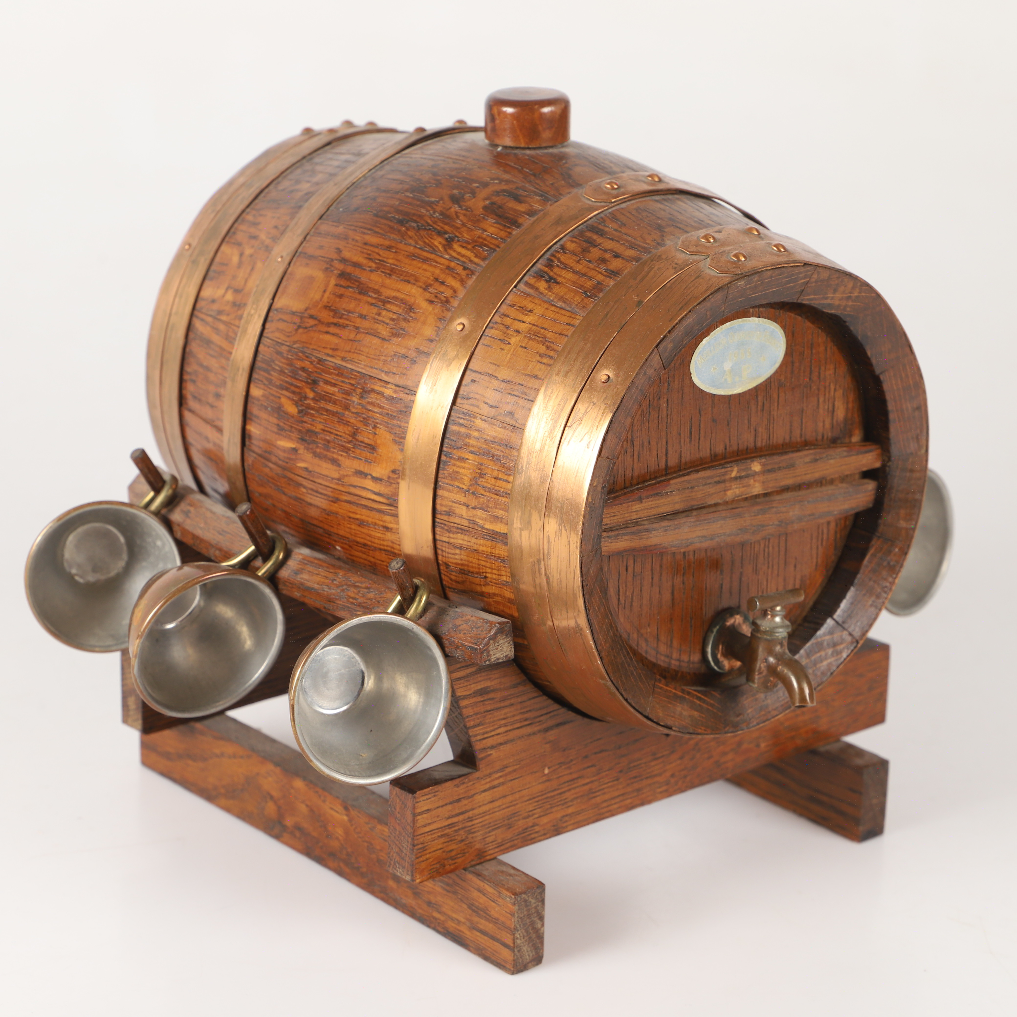 TUNNA MED SNAPSGLAS, trä/koppar, 1900-tal.