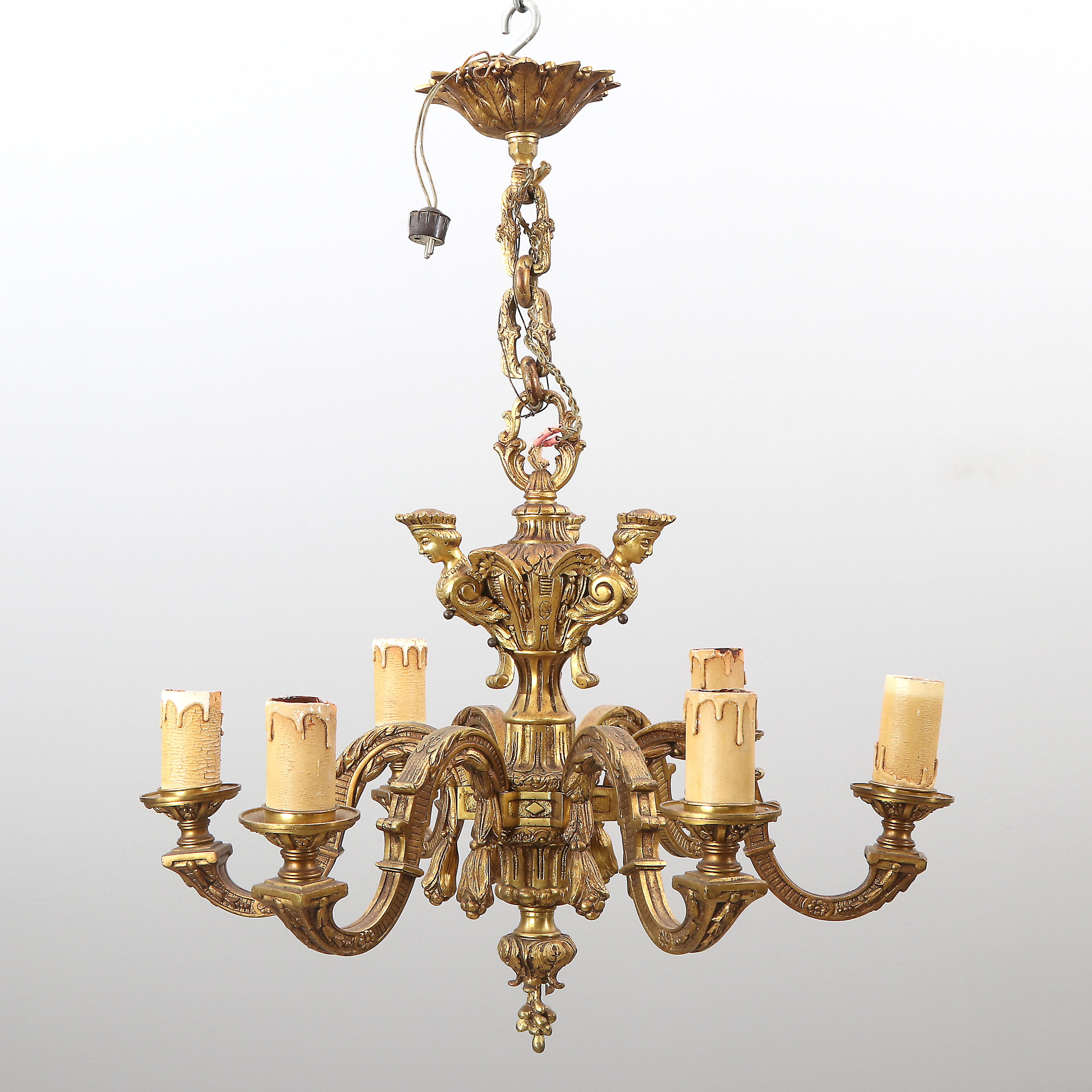 LJUSKRONA. Förgylld mässing/brons. Louis XVI-stil. Belgien, 1900-talets första hälft.