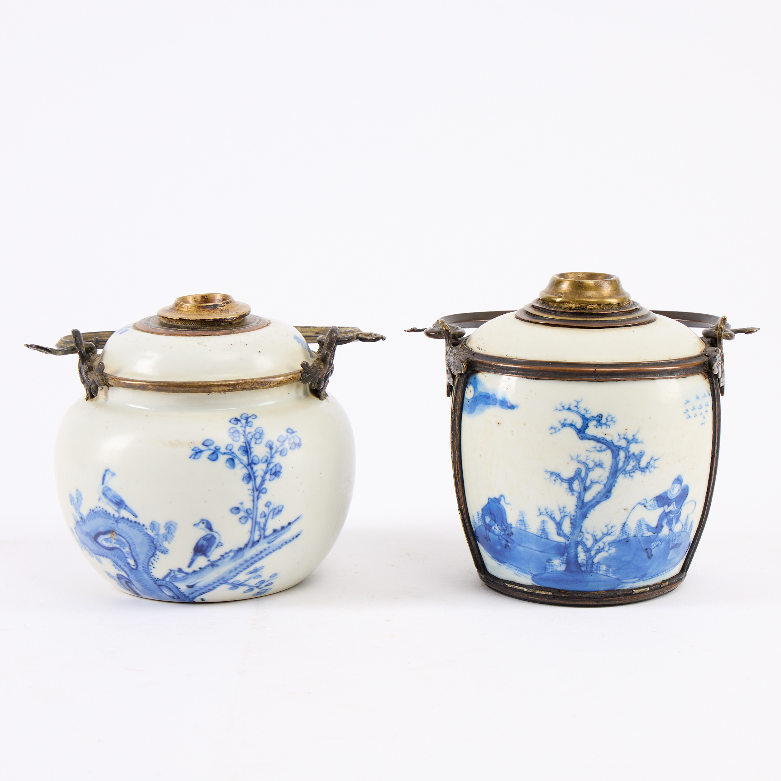 OPIUMKRUS, 2 st, porslin och mässing, Kina, 1800-tal.