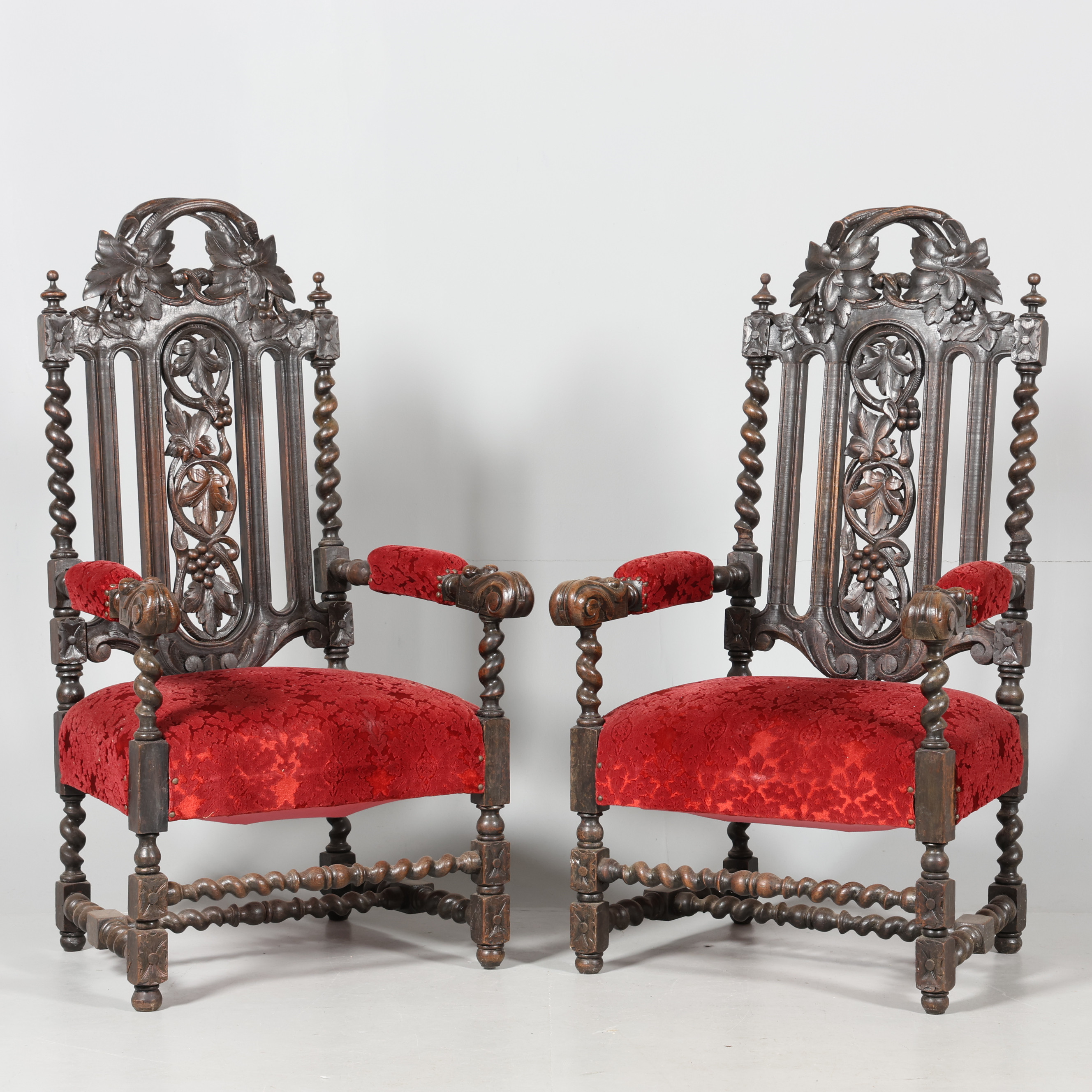 KARMSTOLAR/LÄNSSTOLAR, 1 par, barockstil, 1900-tal.