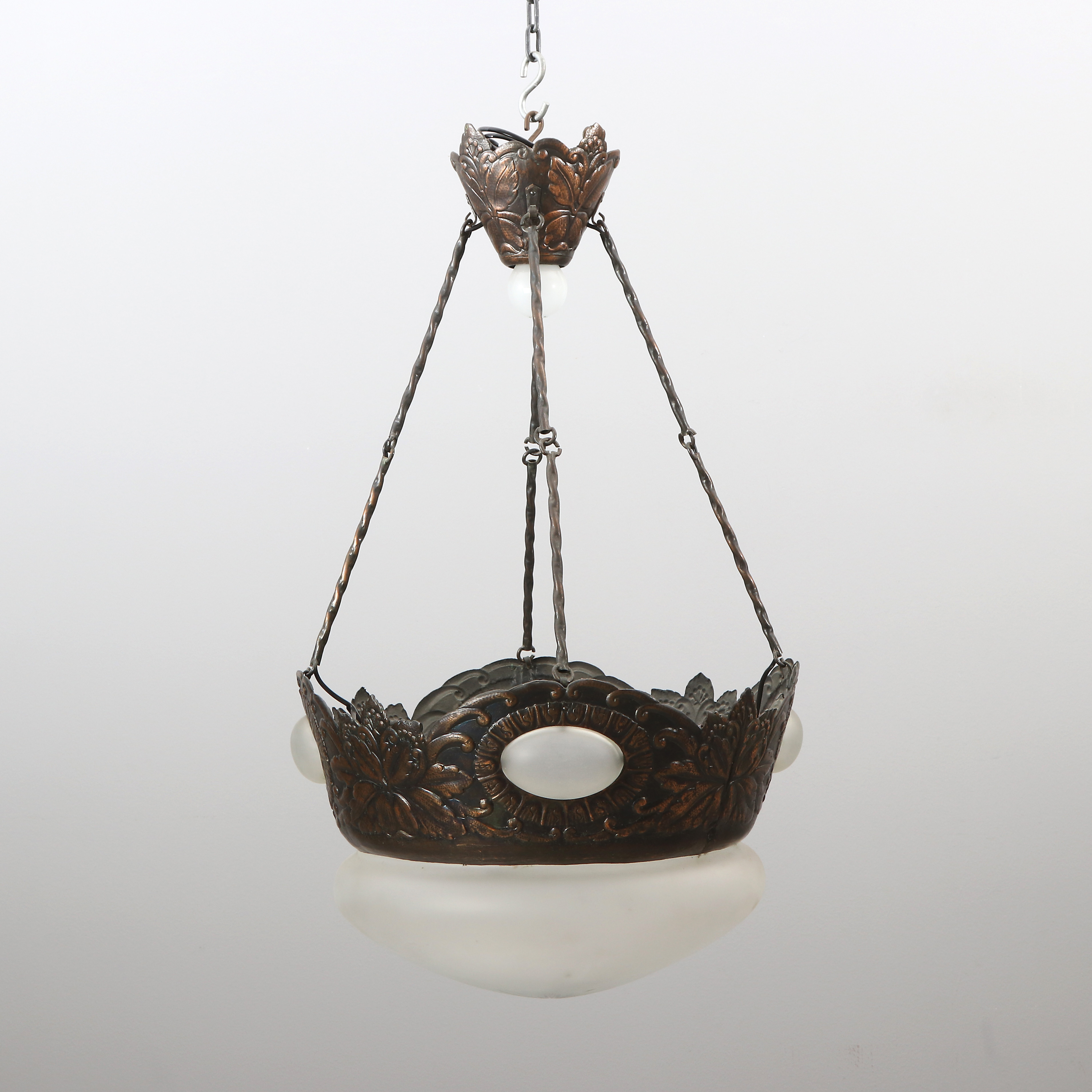 TAKARMATUR. Hamrad koppar med glaskupor. Senjugend, 1900-talets första hälft.