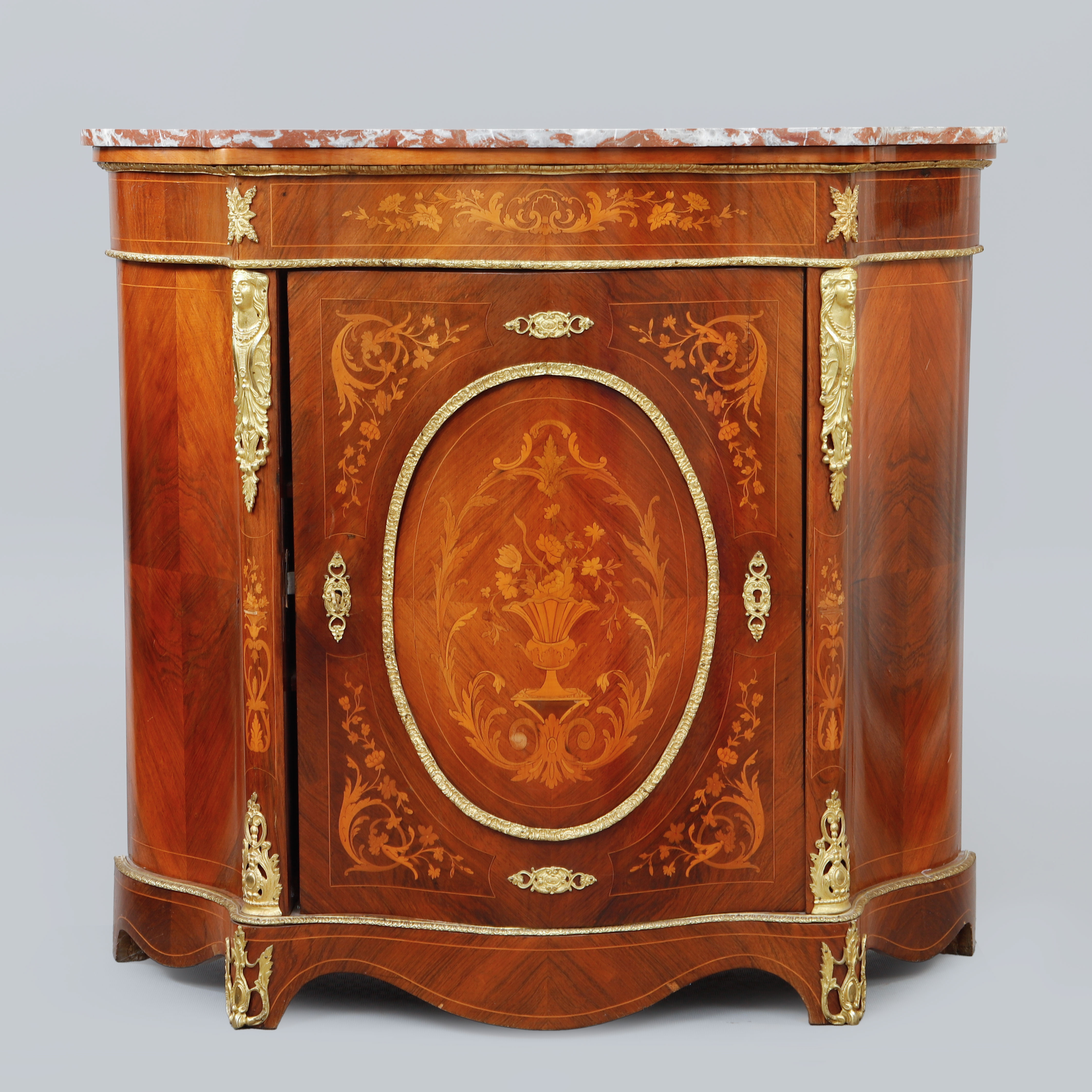 SKÅP, Louis XV-stil, 1900-talets början.