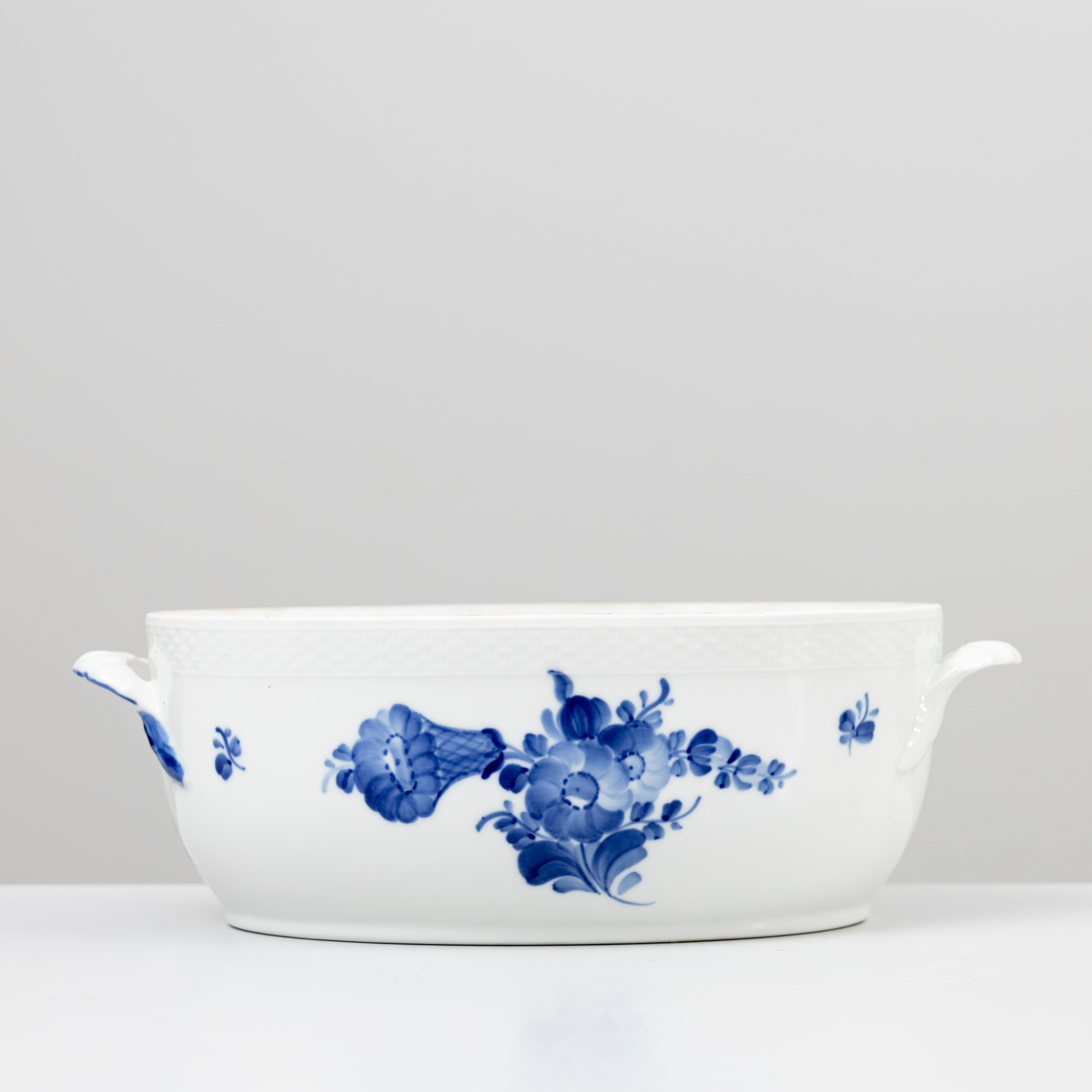 TERRINN, porslin, "Blå Blomst", nr:8172, Royal Copenhagen, Danmark.