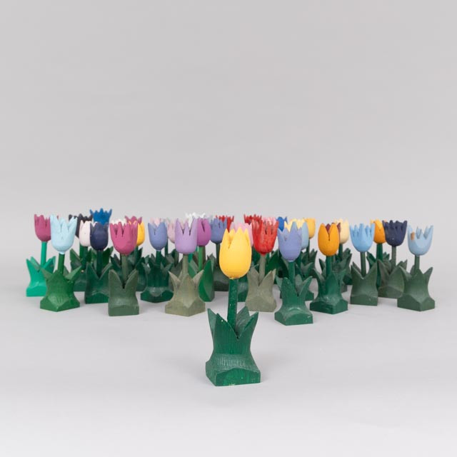 PARTI TULPANER, 42 st, bemålat trä.