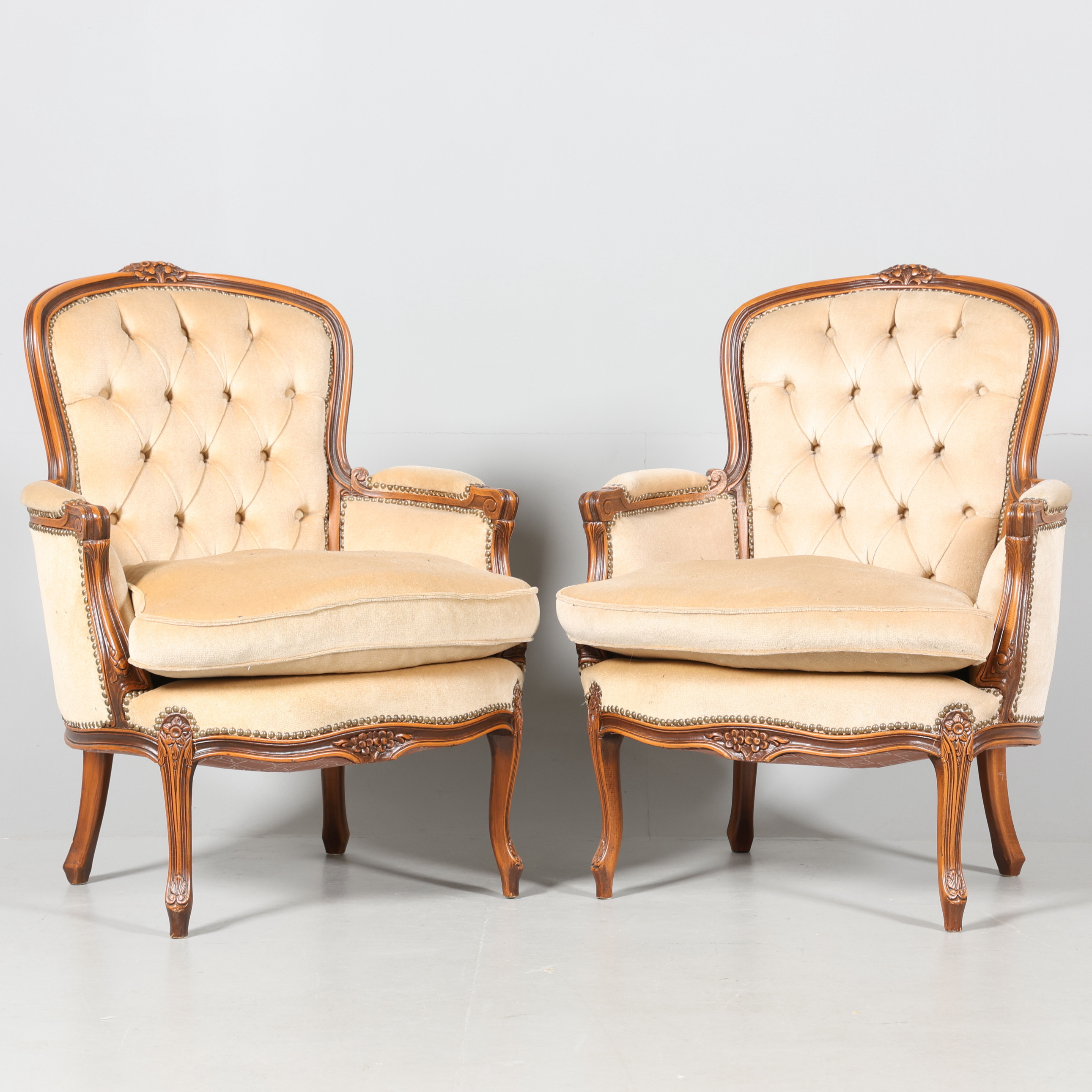 FÅTÖLJER, 1 par, rokokostil, 1900-tal.