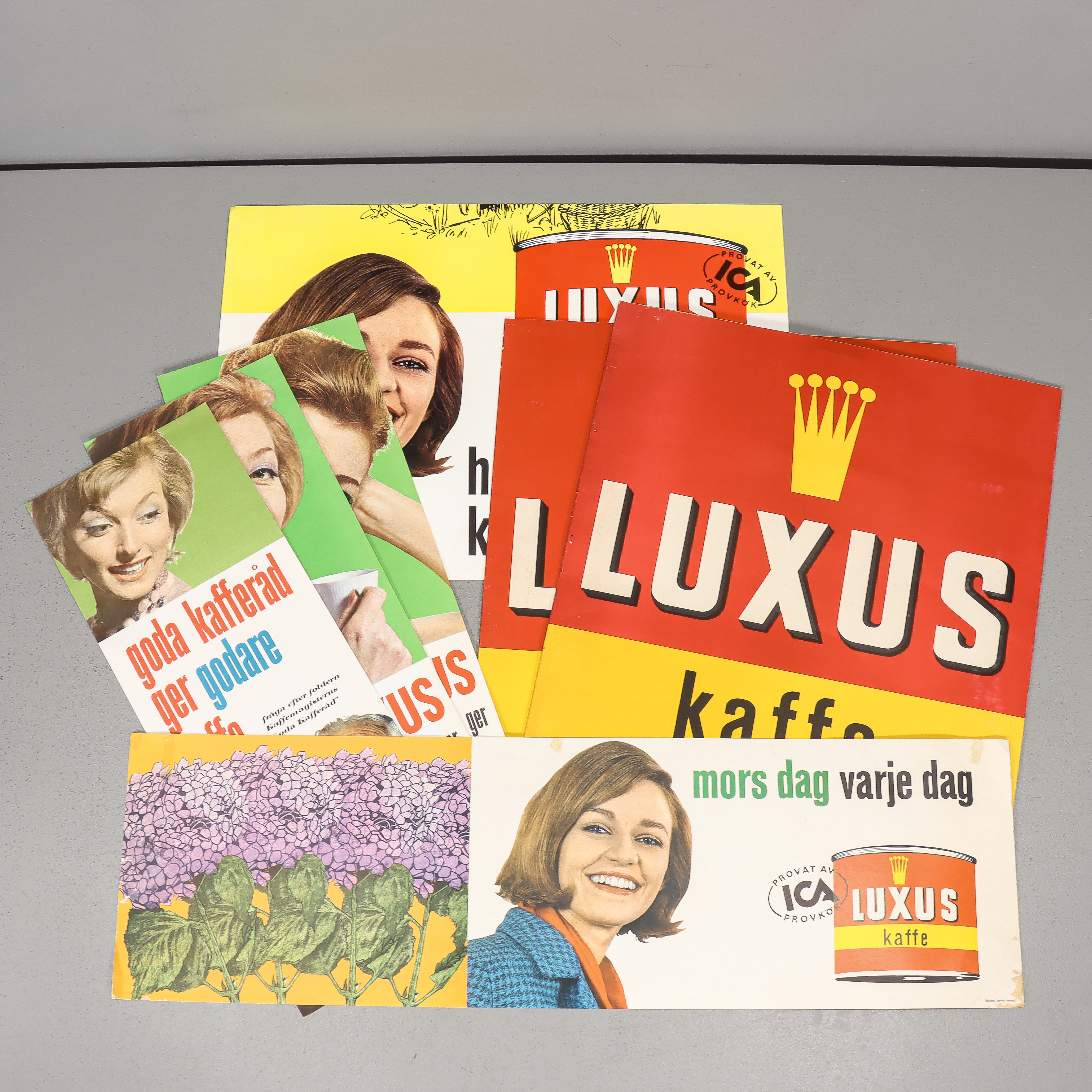 REKLAMSKYLTAR papp och papper, Luxus kaffe, 7 stycken.